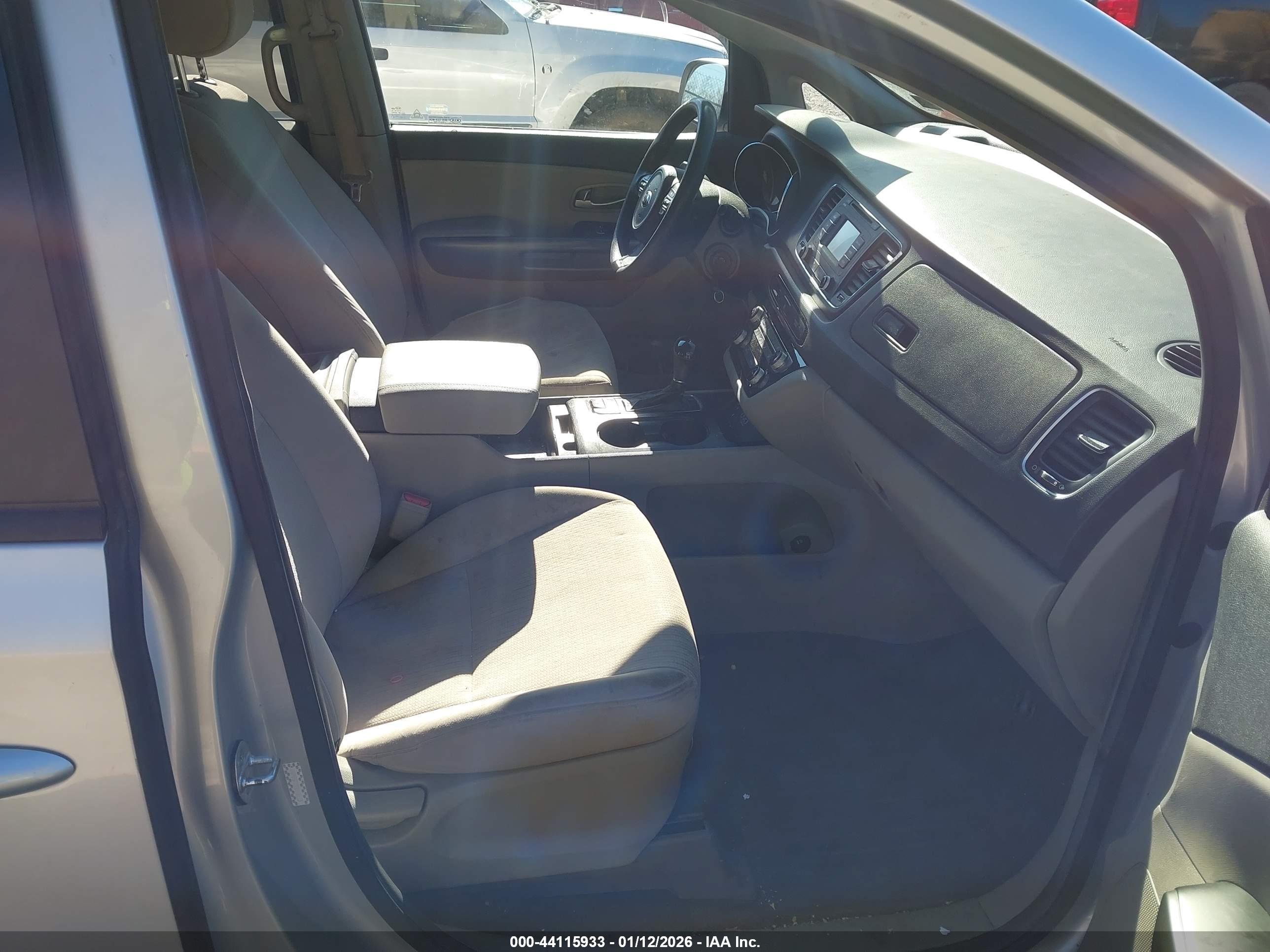 KIA SEDONA image 5