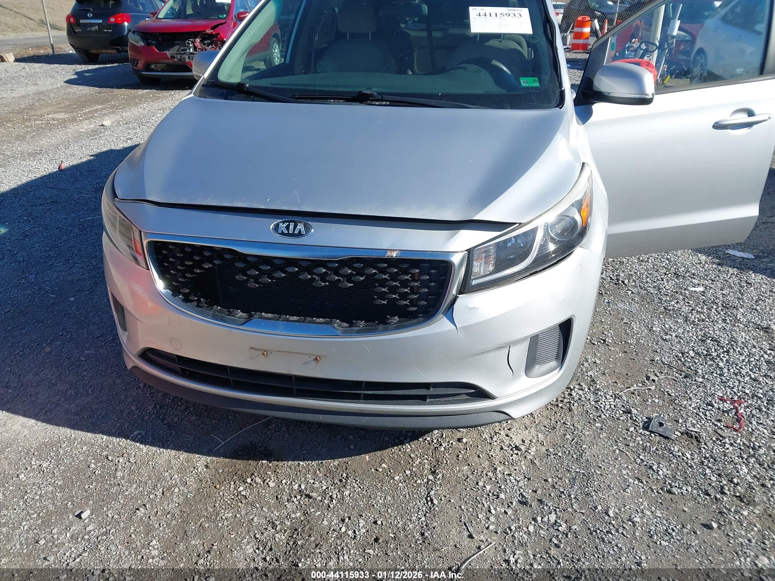 KIA SEDONA image 6