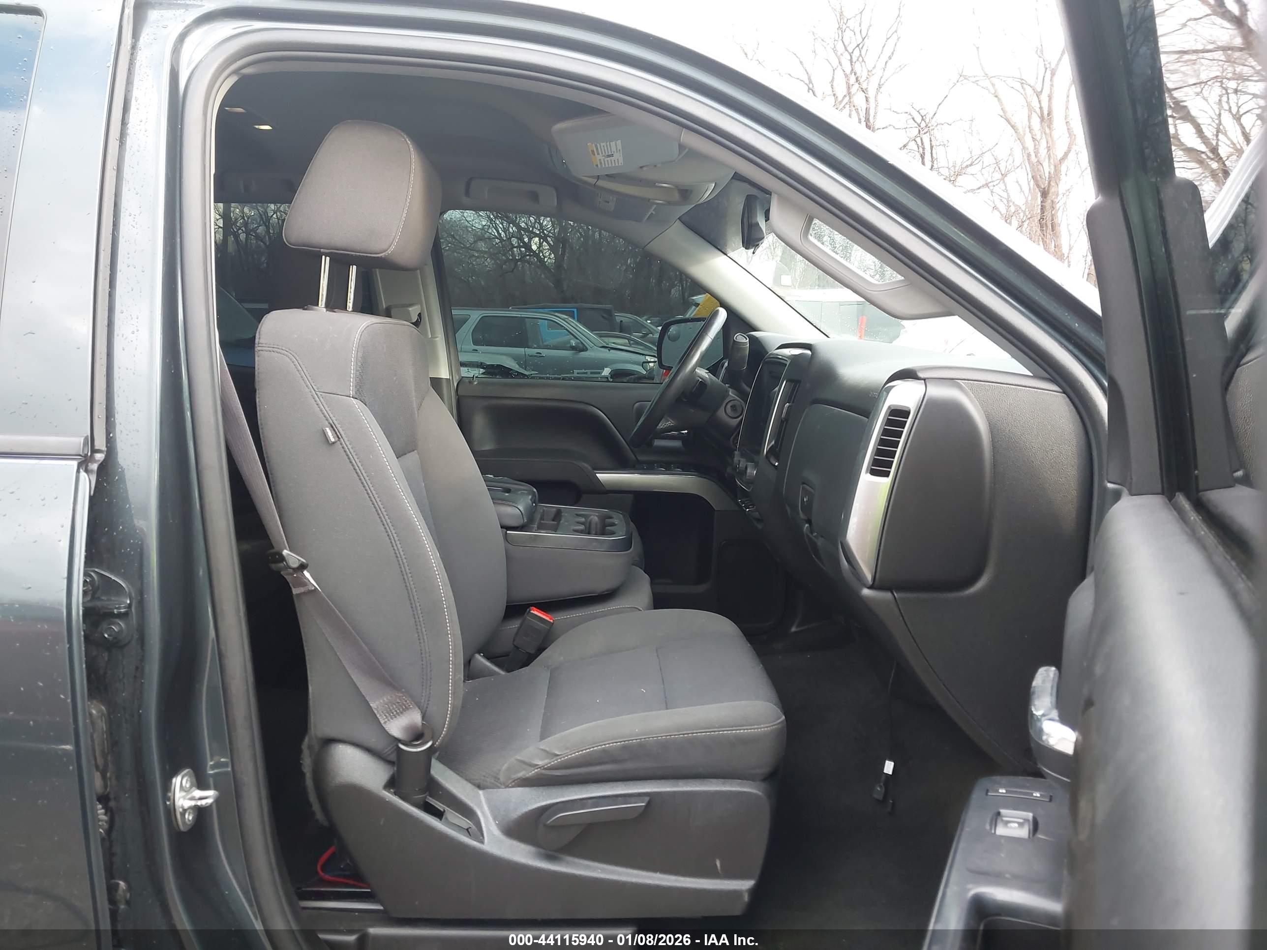 CHEVROLET SILVERADO image 5