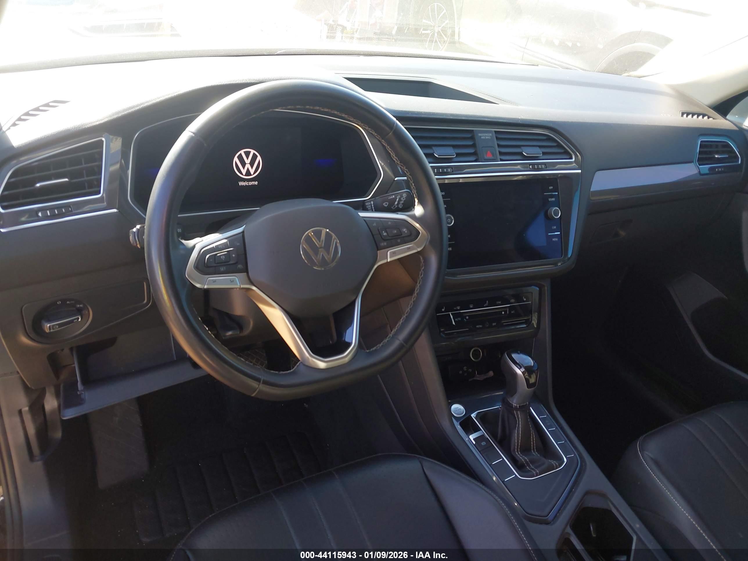 VOLKSWAGEN TIGUAN image 11