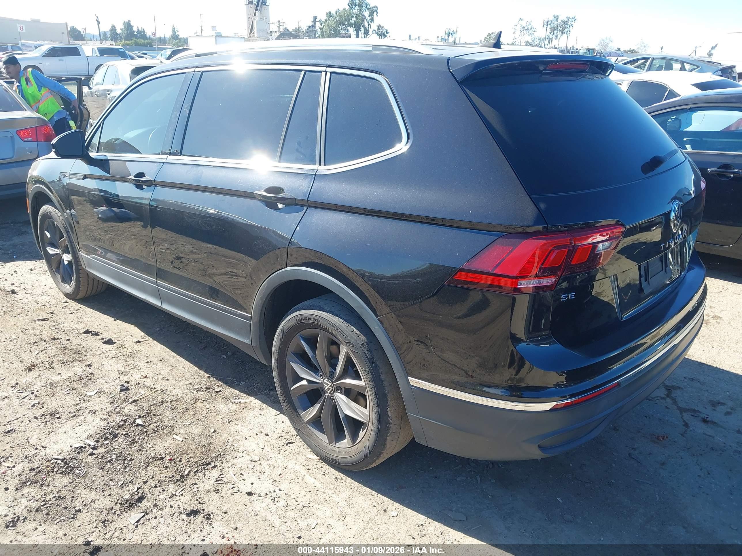 VOLKSWAGEN TIGUAN image 3