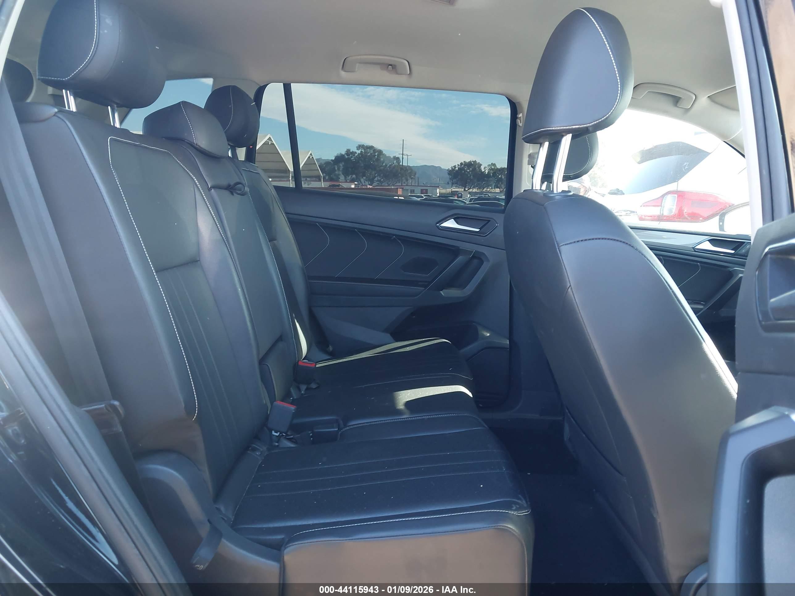 VOLKSWAGEN TIGUAN image 8