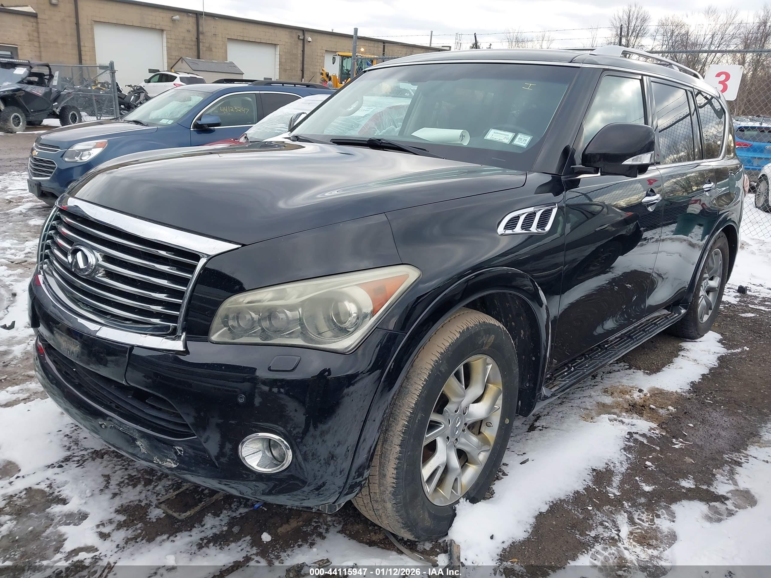 INFINITI QX56 image 2