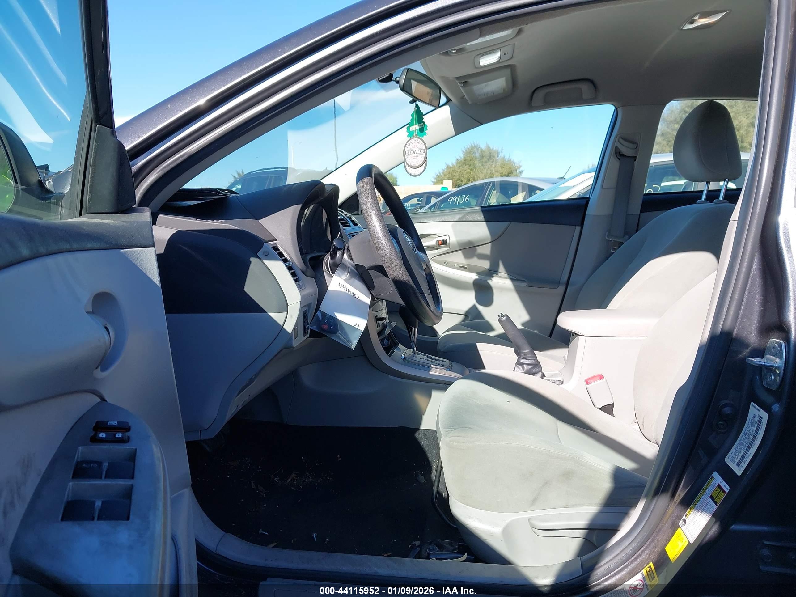 TOYOTA COROLLA image 5