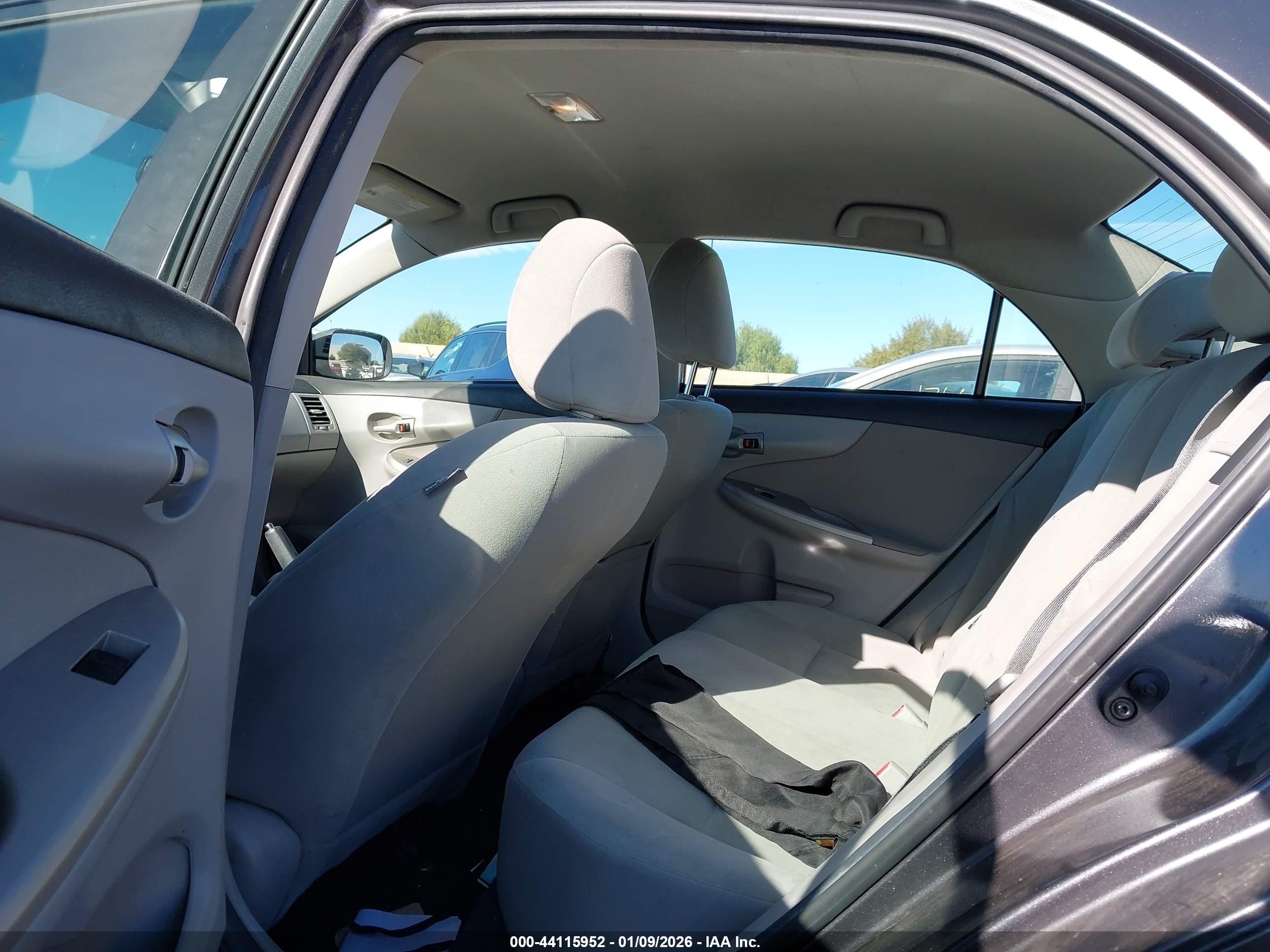 TOYOTA COROLLA image 8