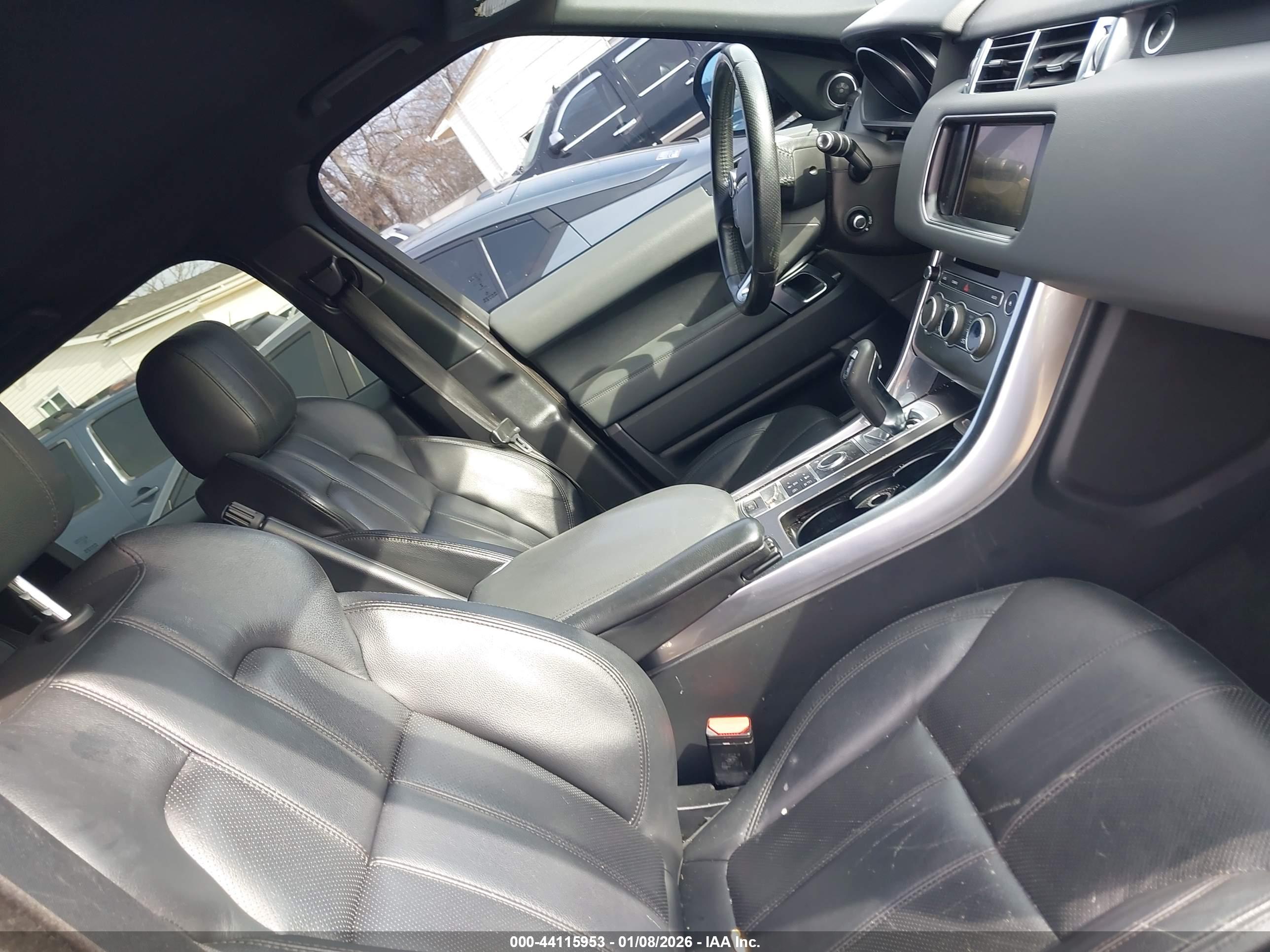 LAND ROVER image 5