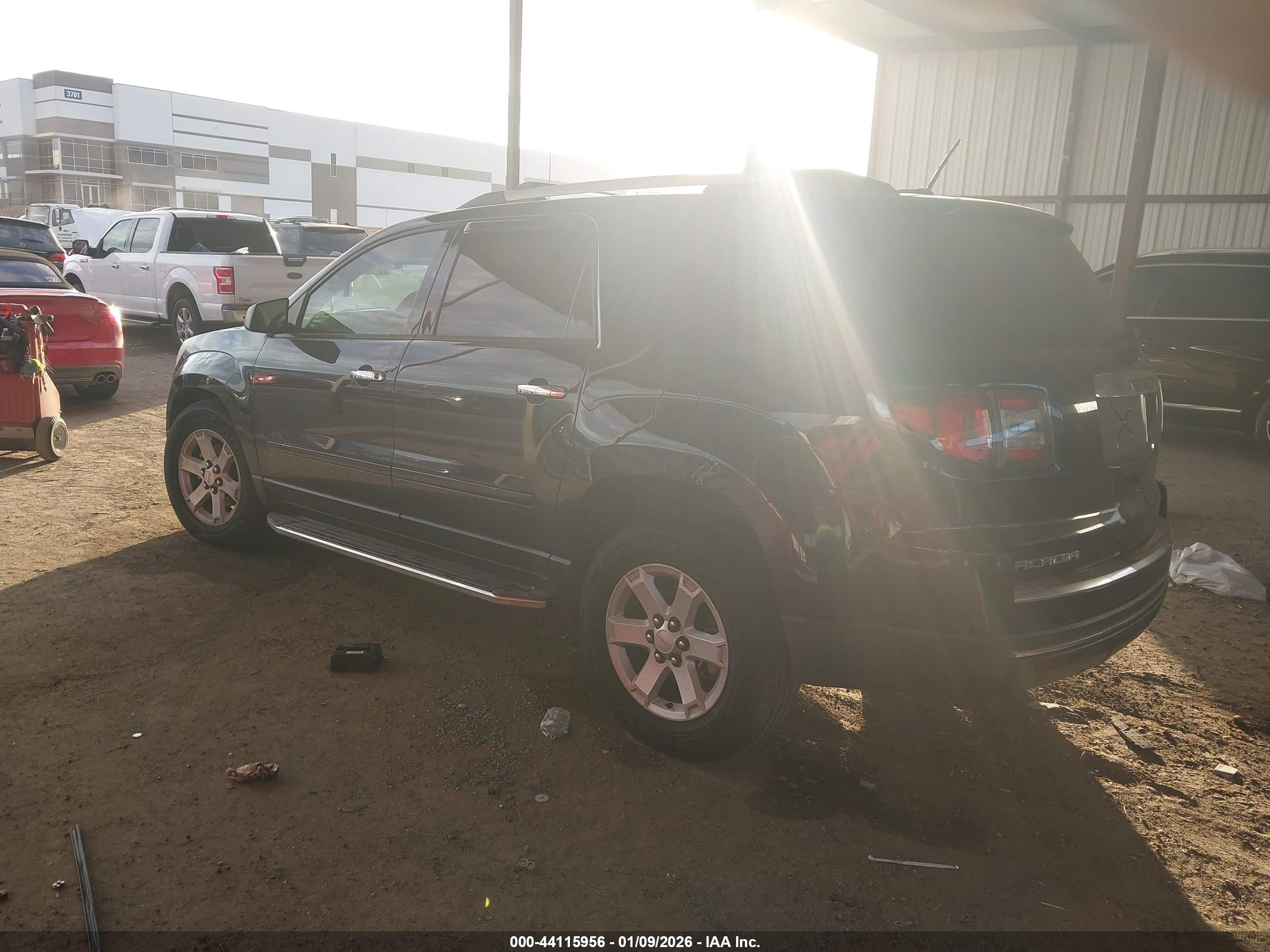 GMC ACADIA image 3