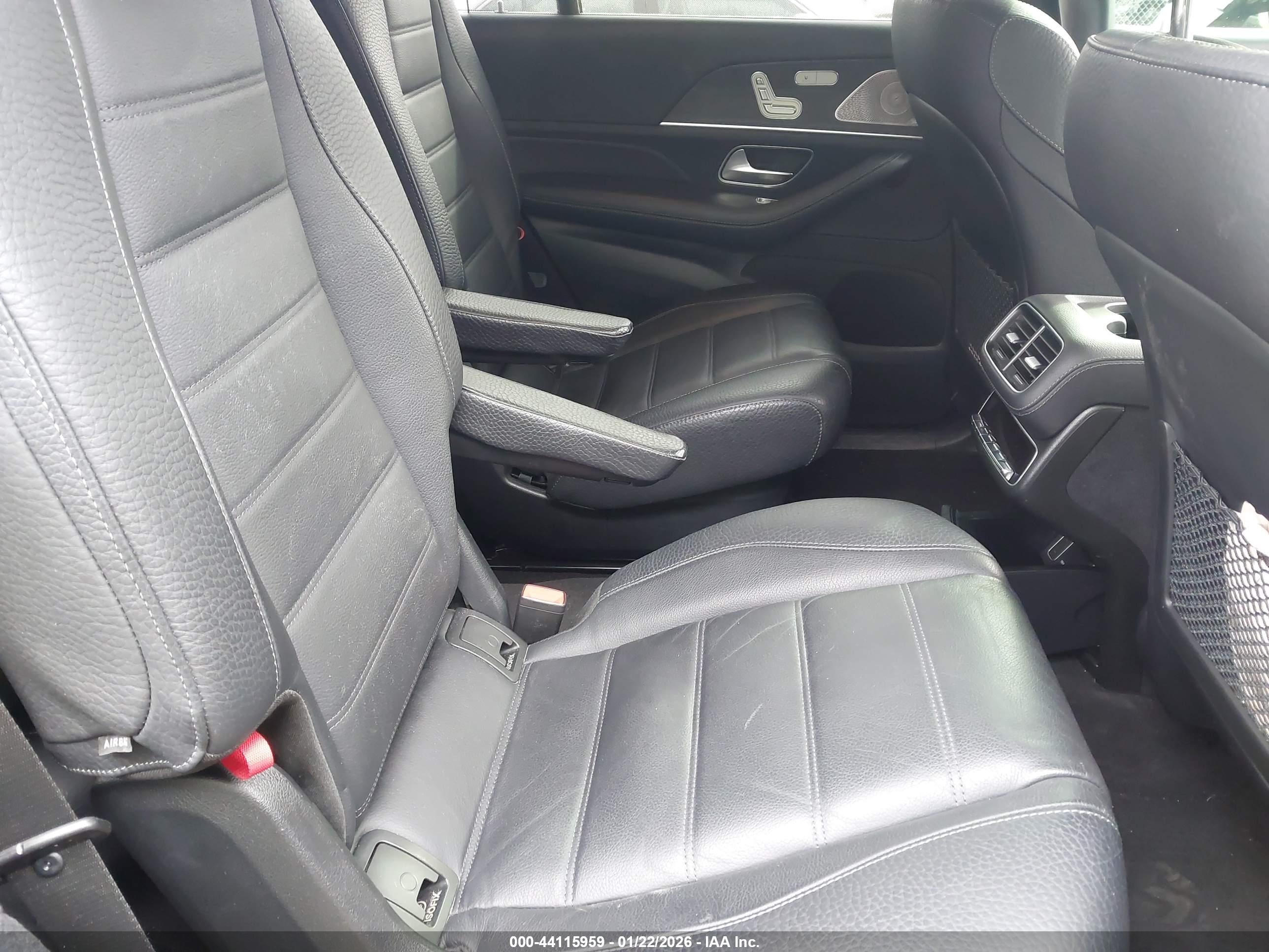 MERCEDES-BENZ GLS image 8