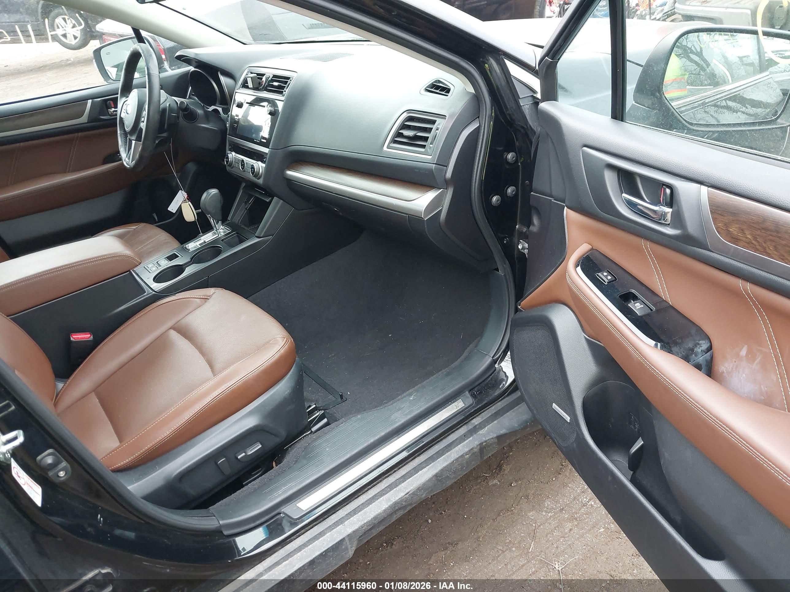 SUBARU OUTBACK image 5