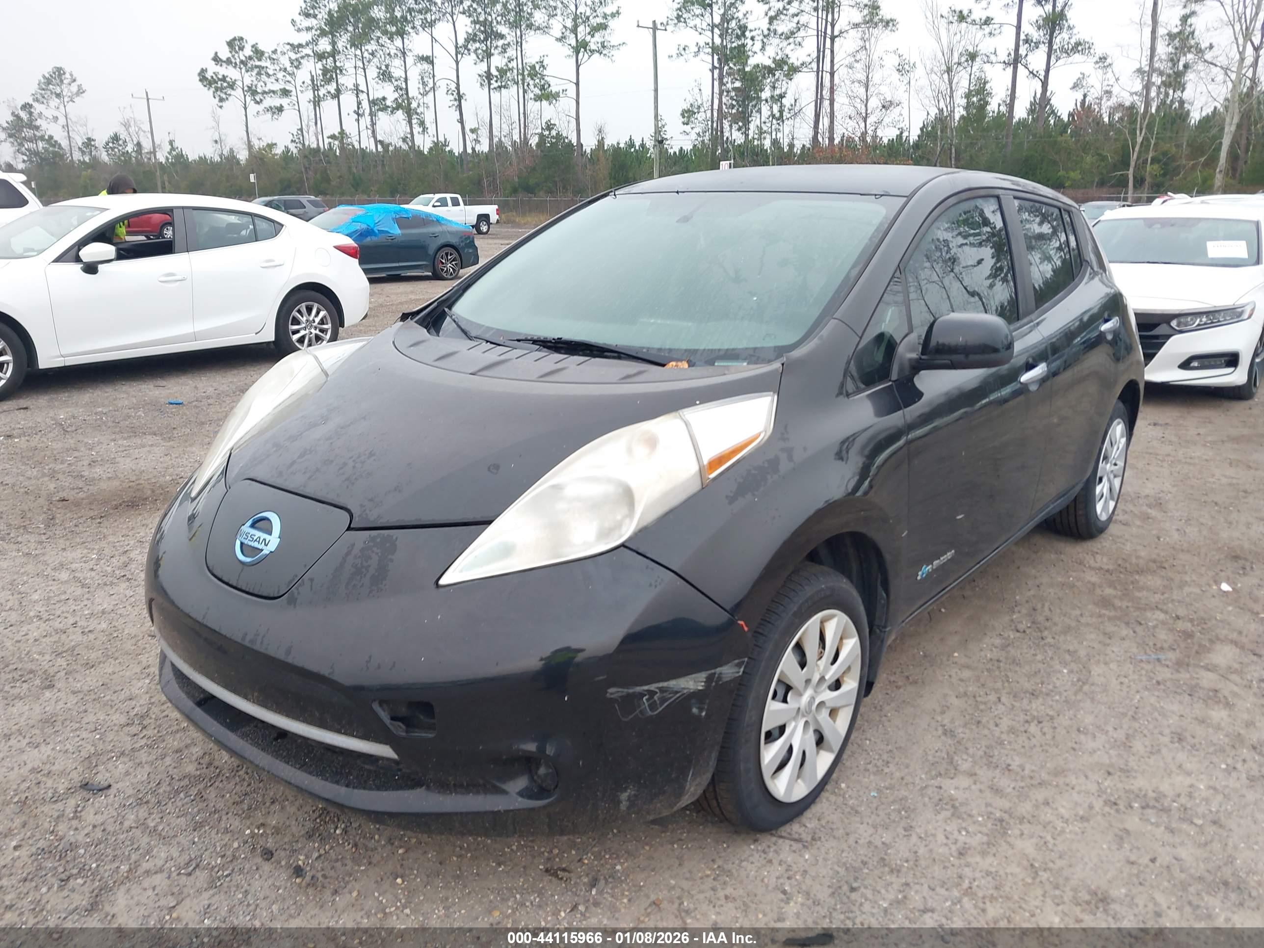 NISSAN LEAF image 2