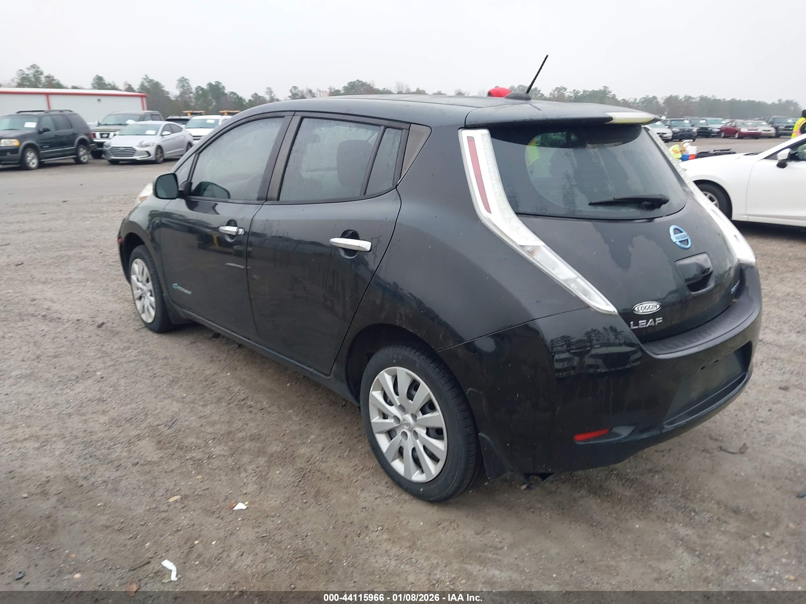 NISSAN LEAF image 3