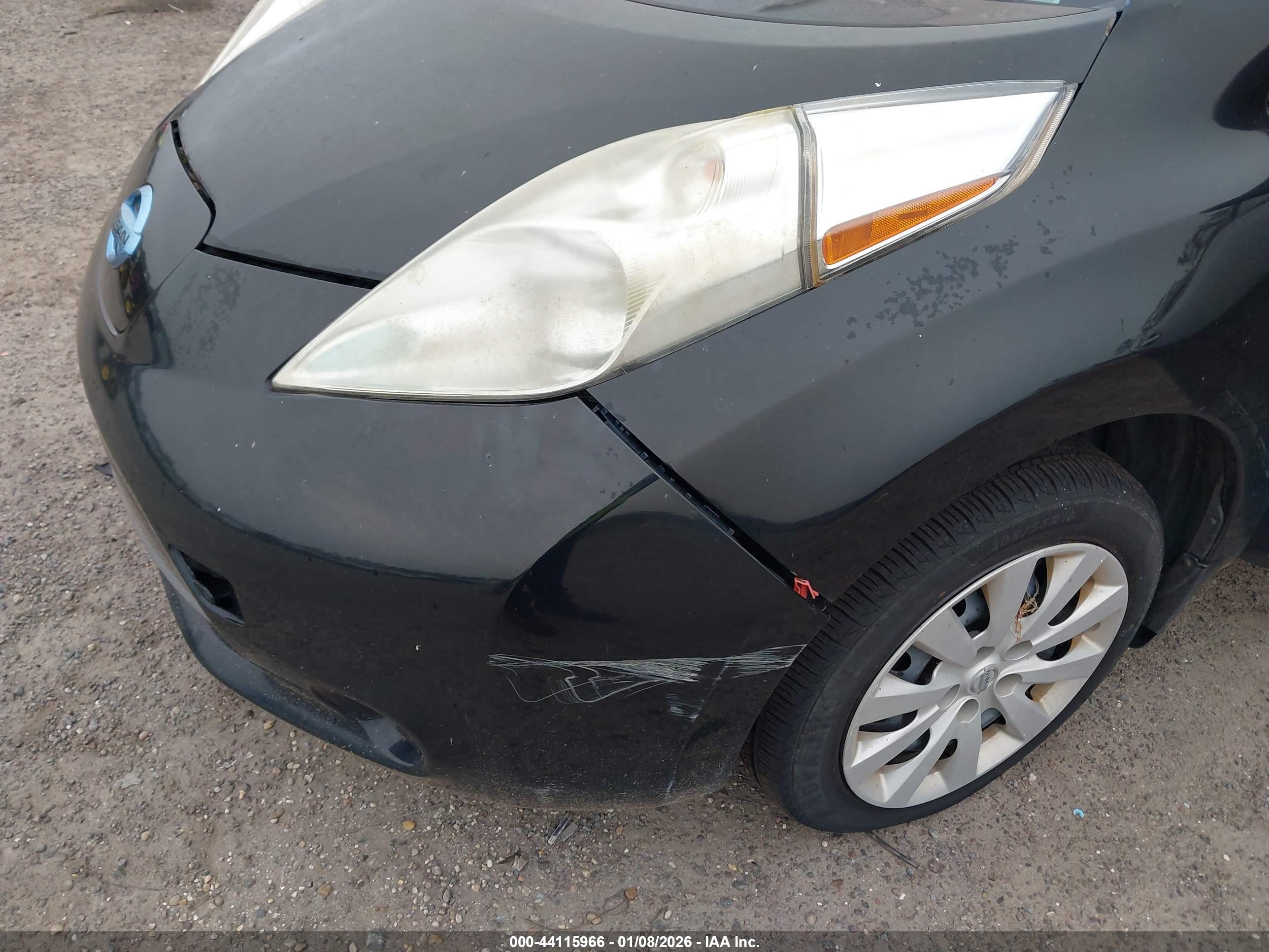 NISSAN LEAF image 6