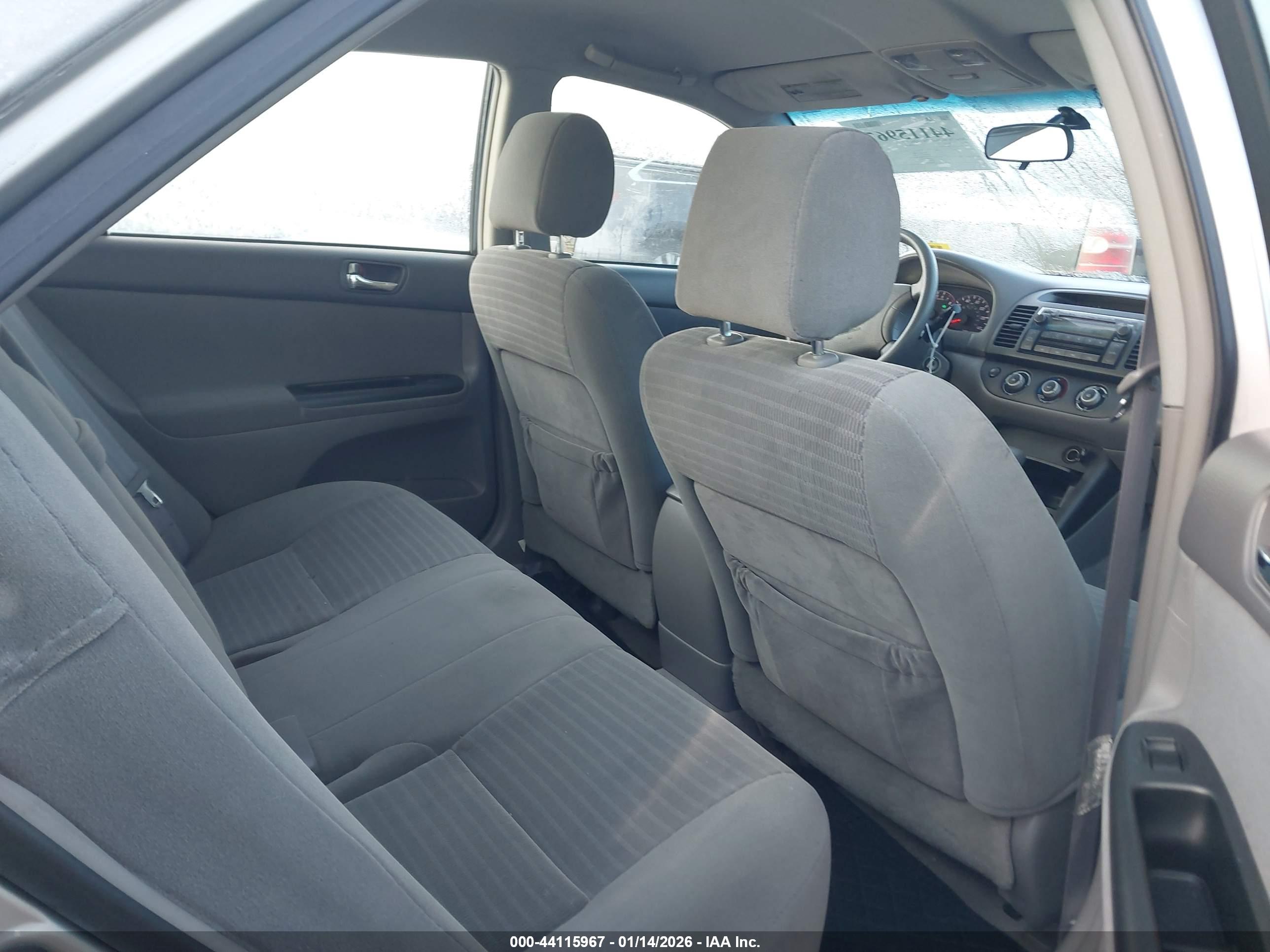 TOYOTA CAMRY image 8