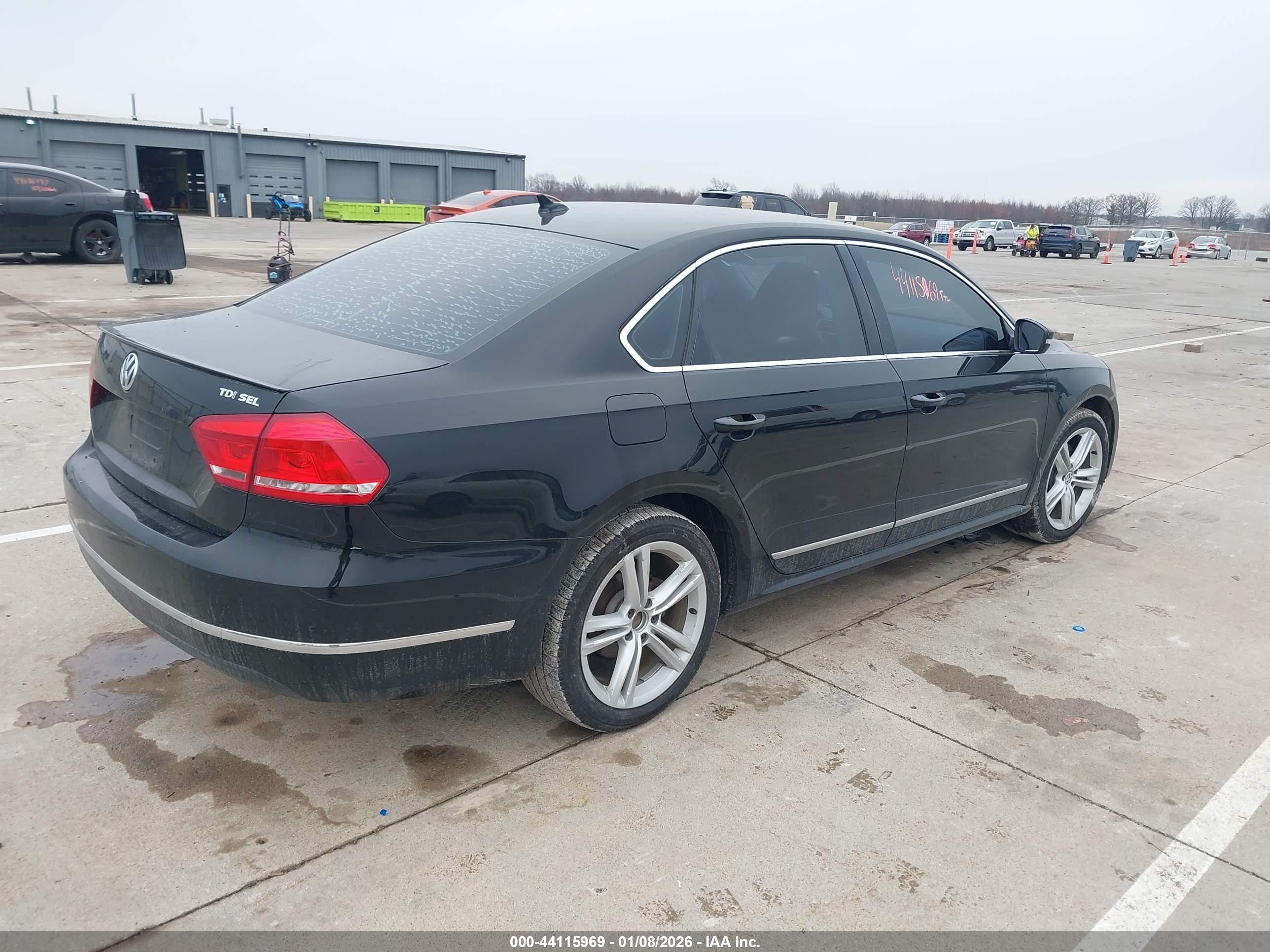 VOLKSWAGEN PASSAT image 4