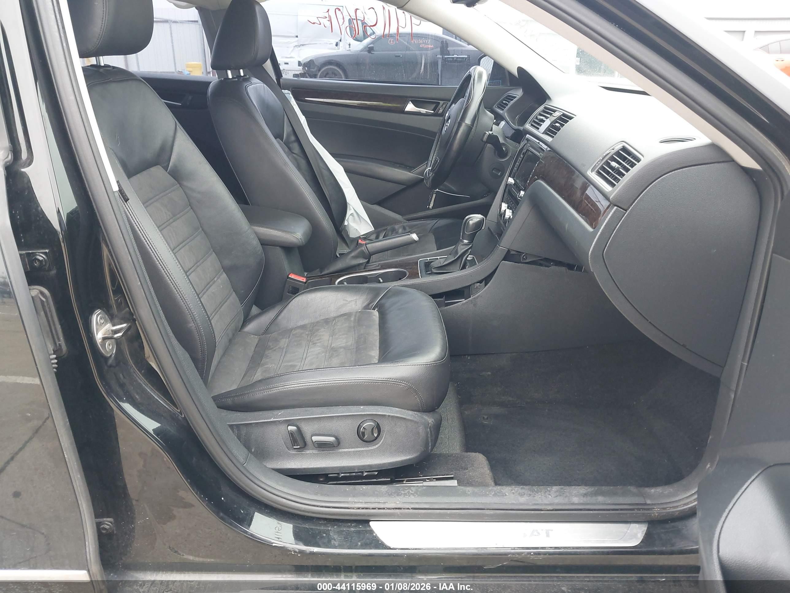 VOLKSWAGEN PASSAT image 5