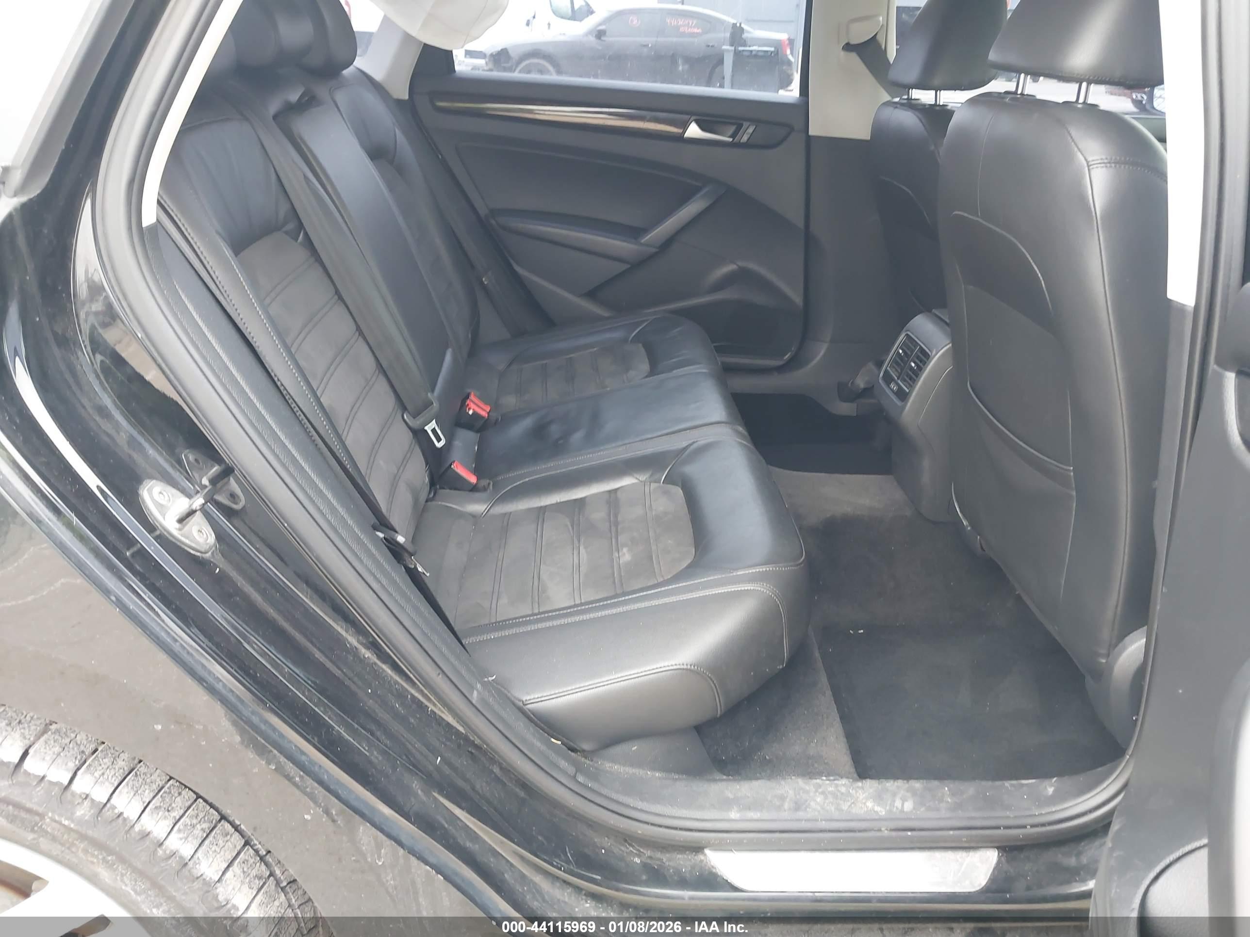 VOLKSWAGEN PASSAT image 8