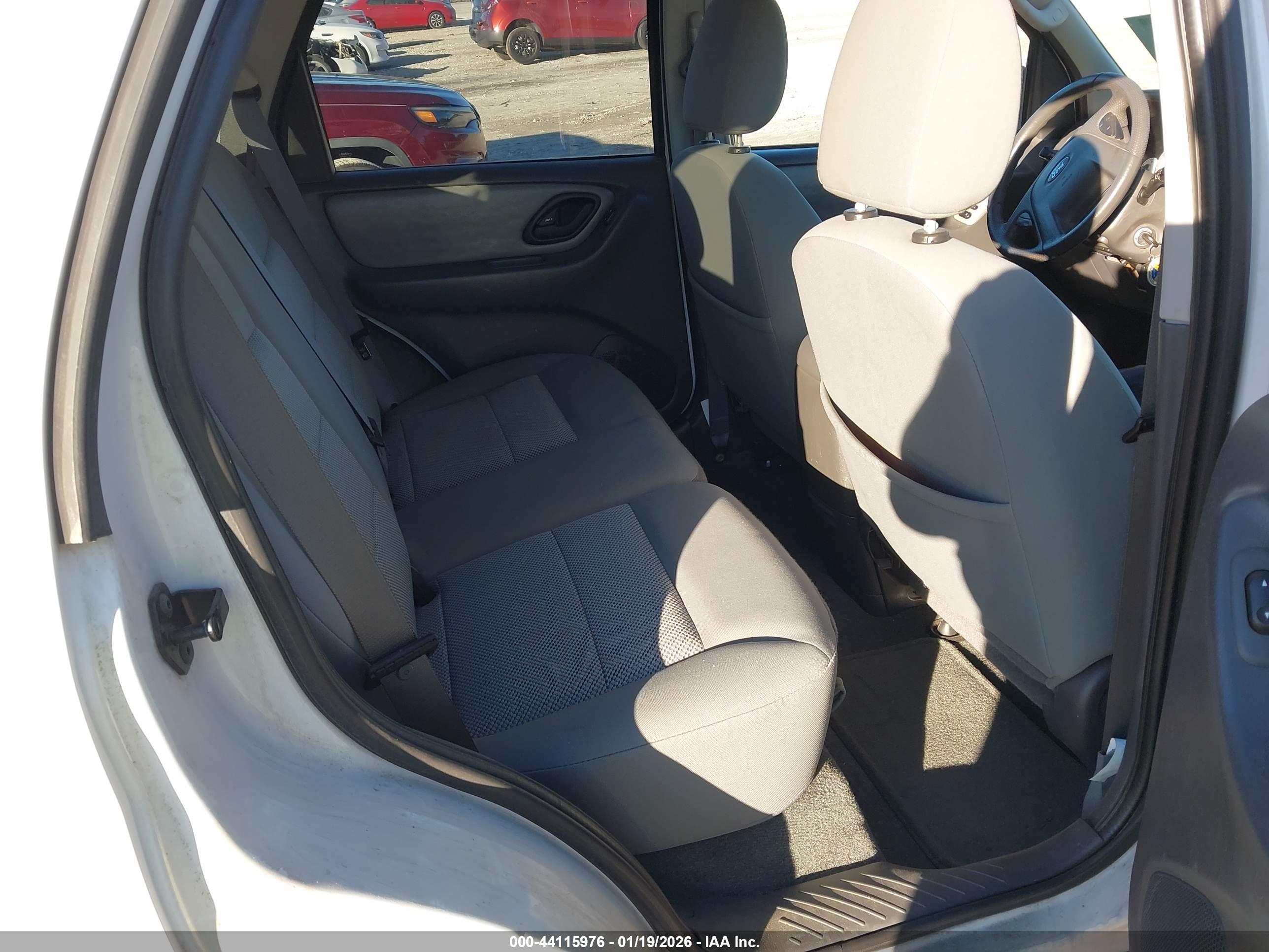 FORD ESCAPE image 8
