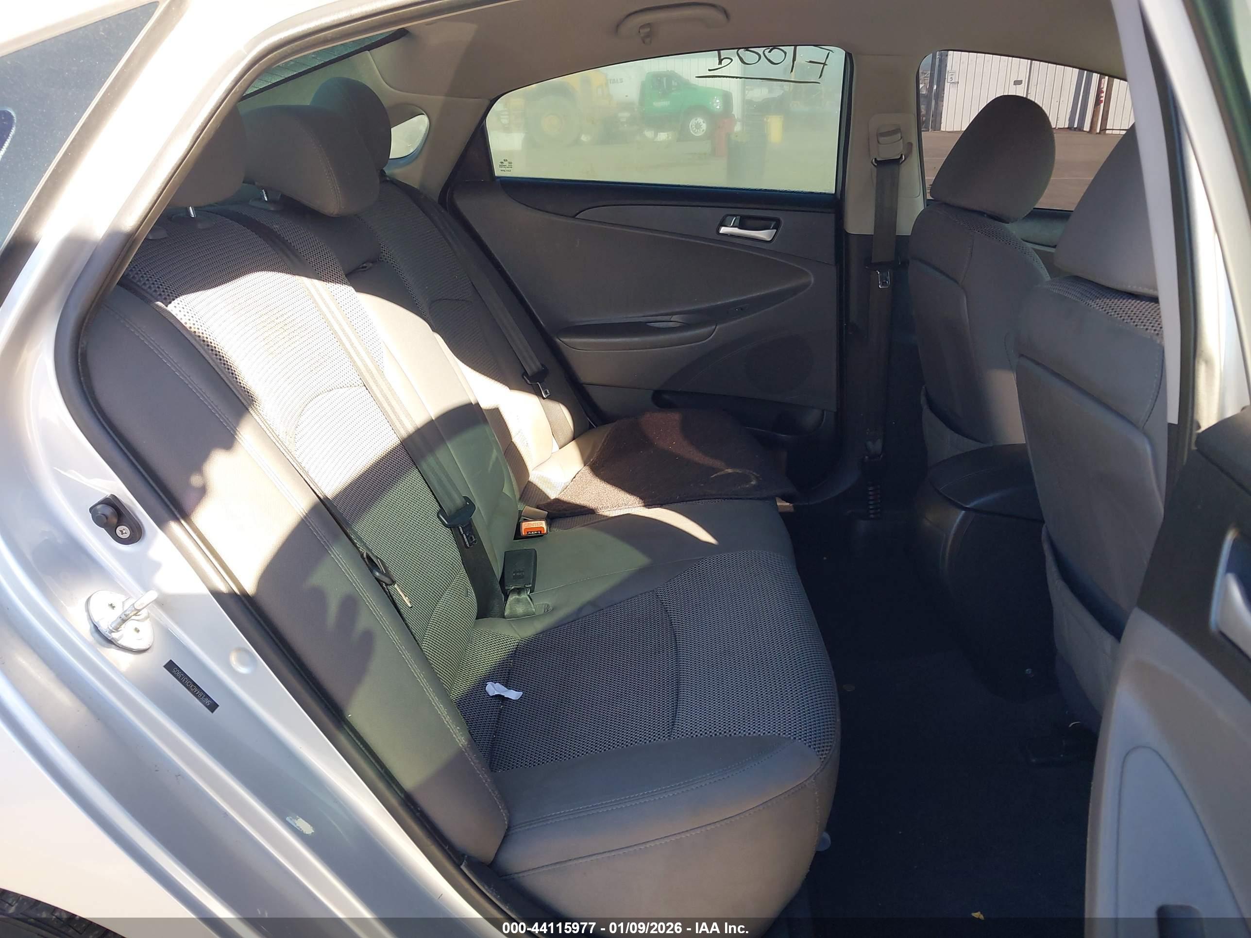 HYUNDAI SONATA image 8