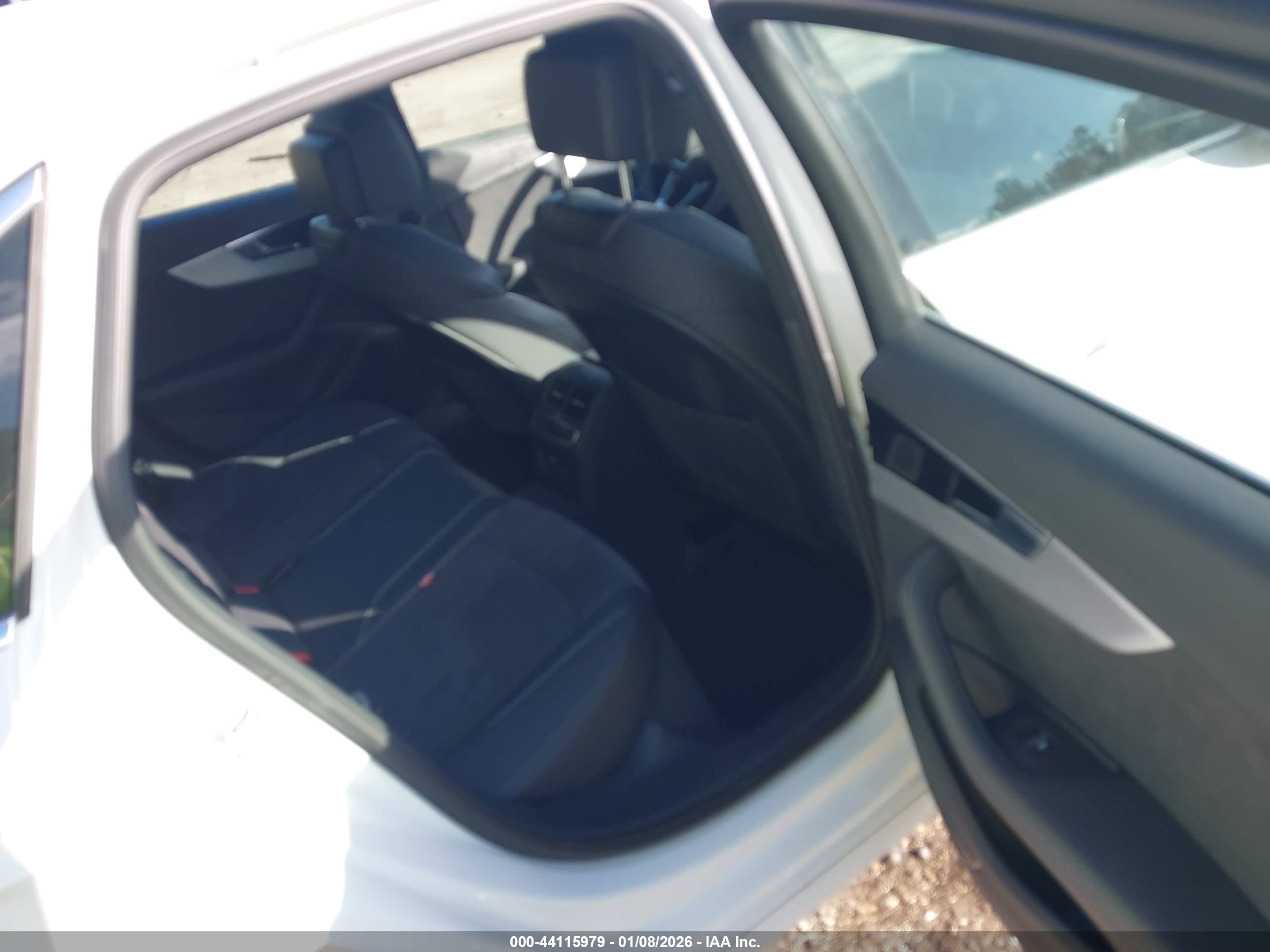 AUDI A4 image 8
