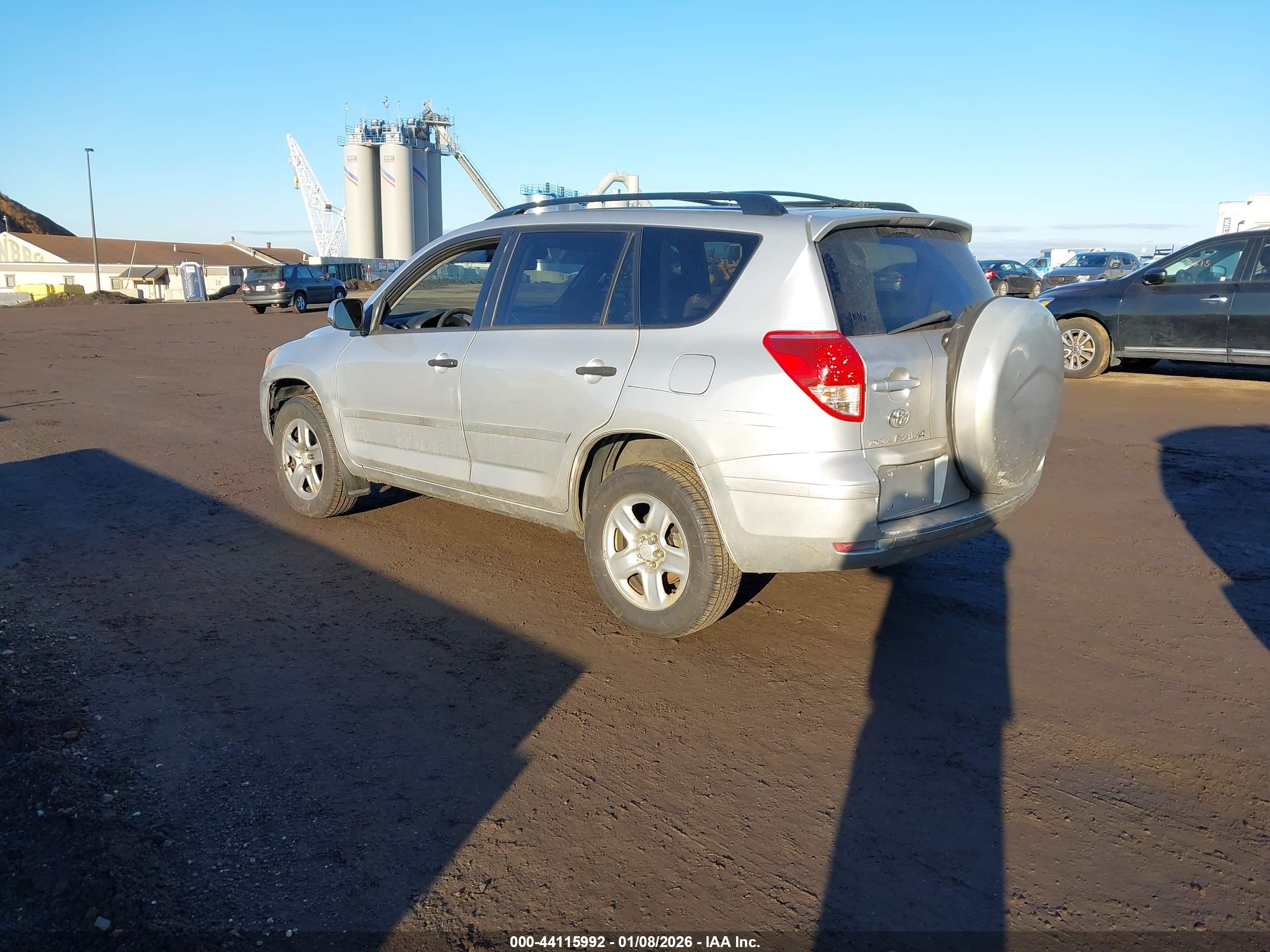 TOYOTA RAV4 image 3