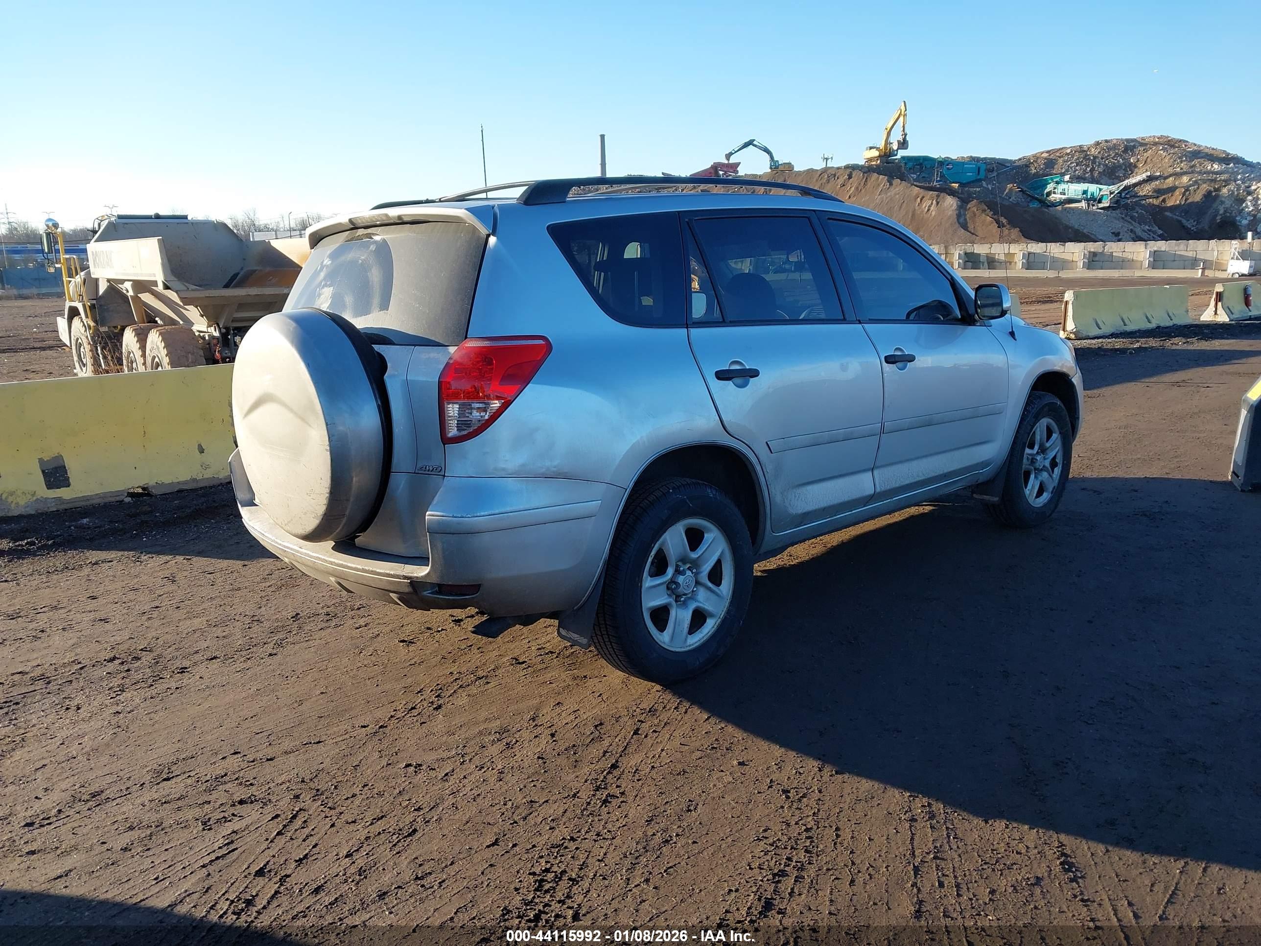 TOYOTA RAV4 image 4