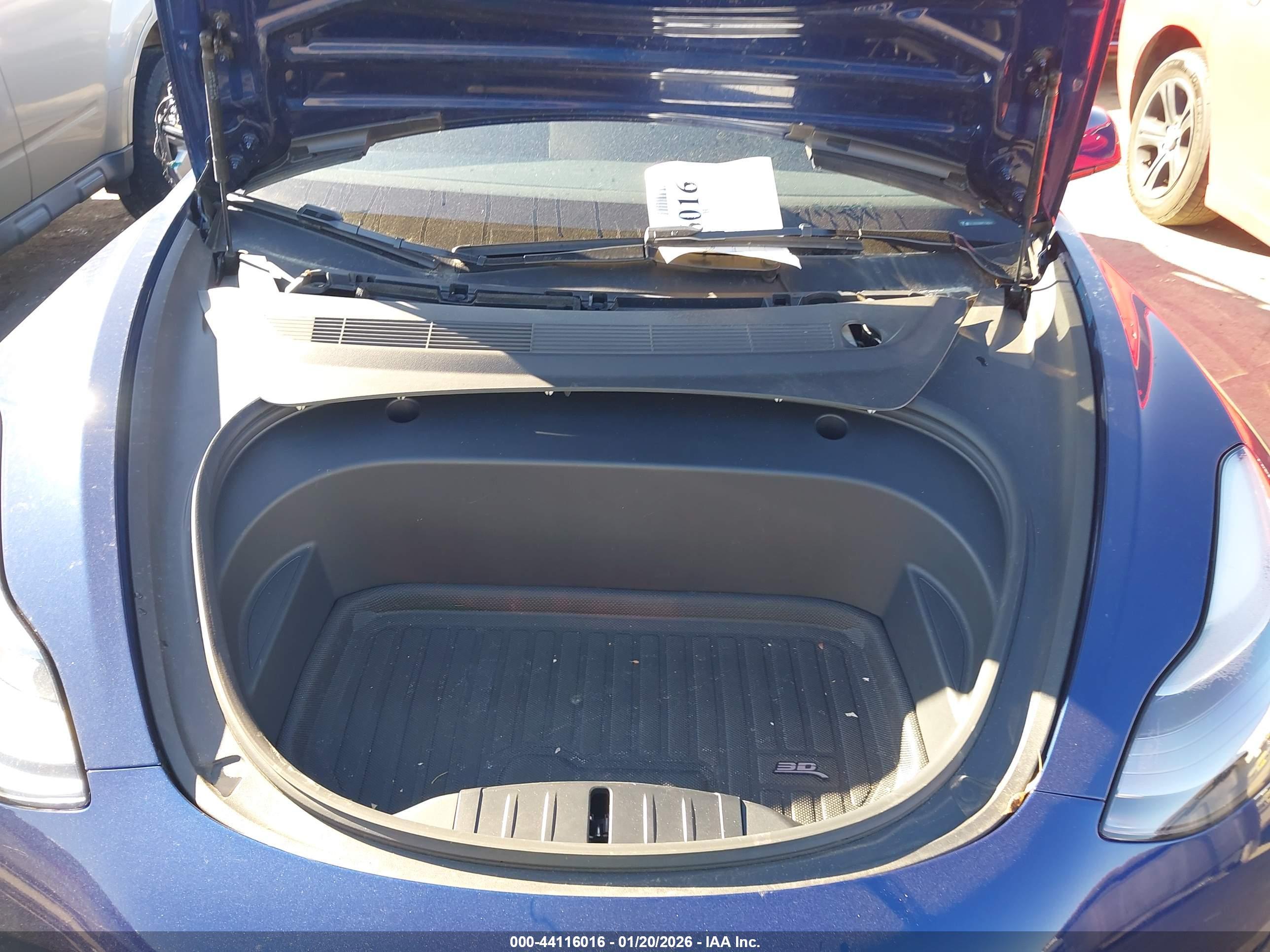 TESLA MODEL image 10