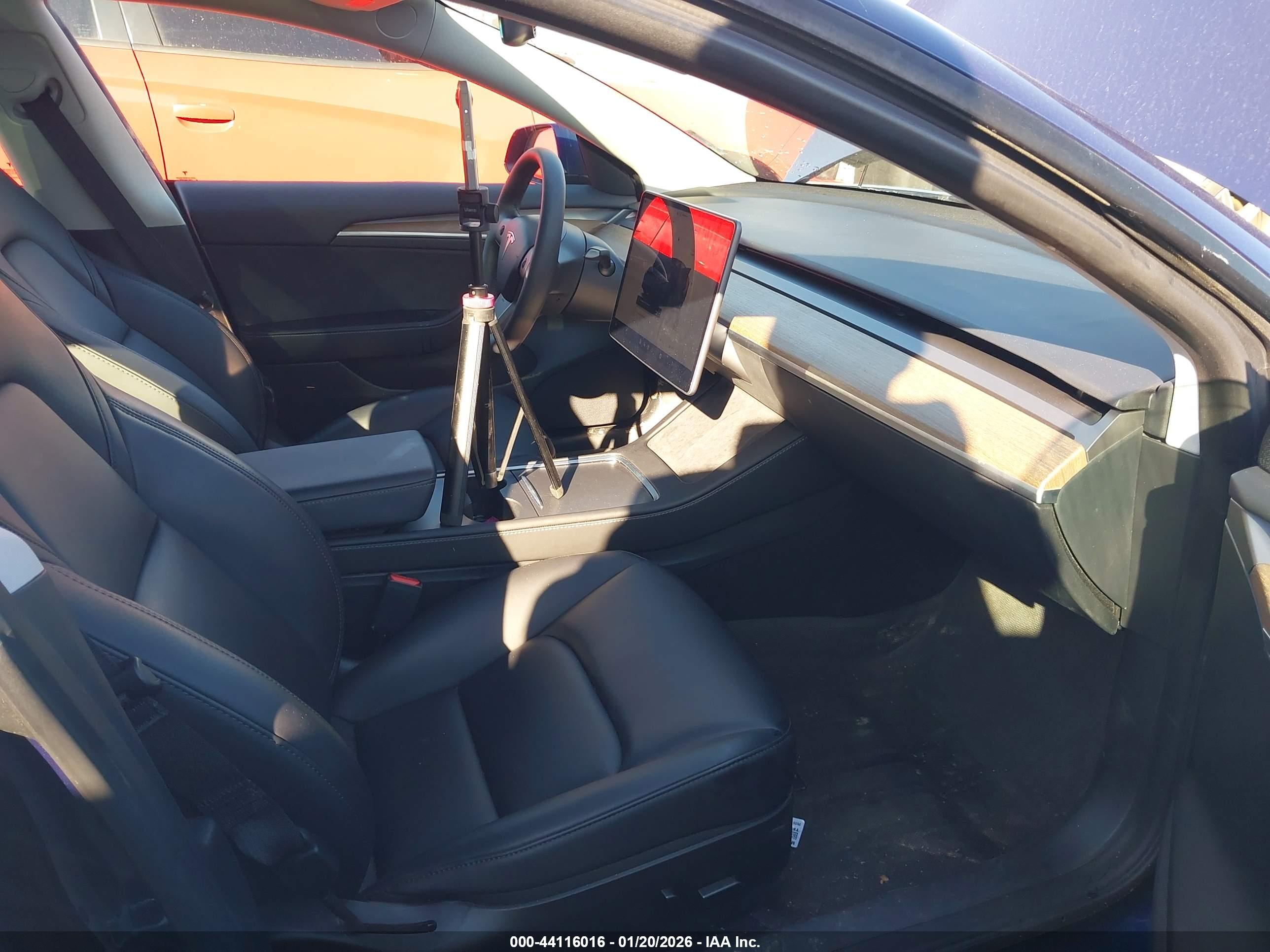 TESLA MODEL image 5