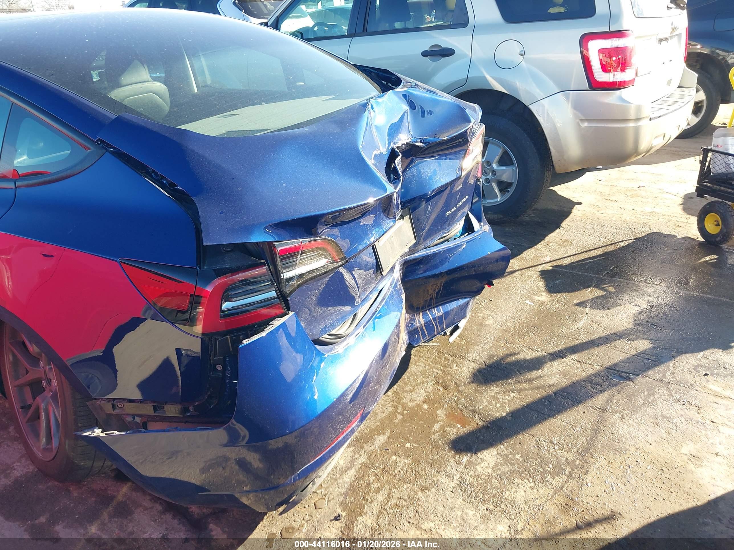TESLA MODEL image 6