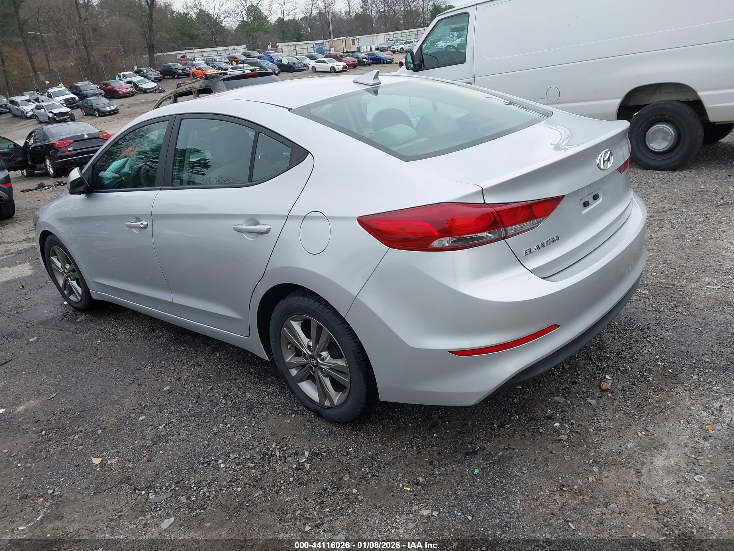 HYUNDAI ELANTRA image 3