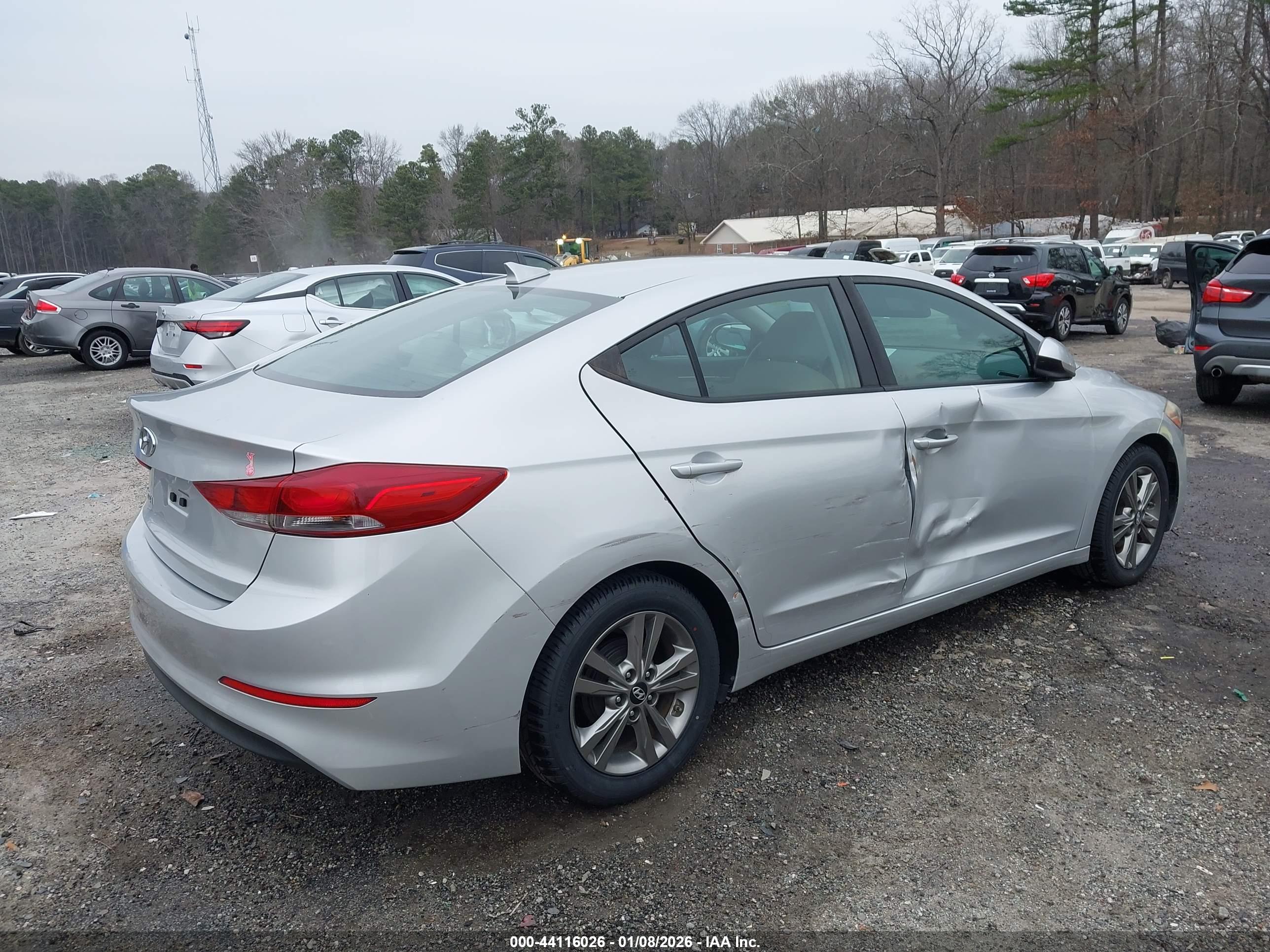 HYUNDAI ELANTRA image 4