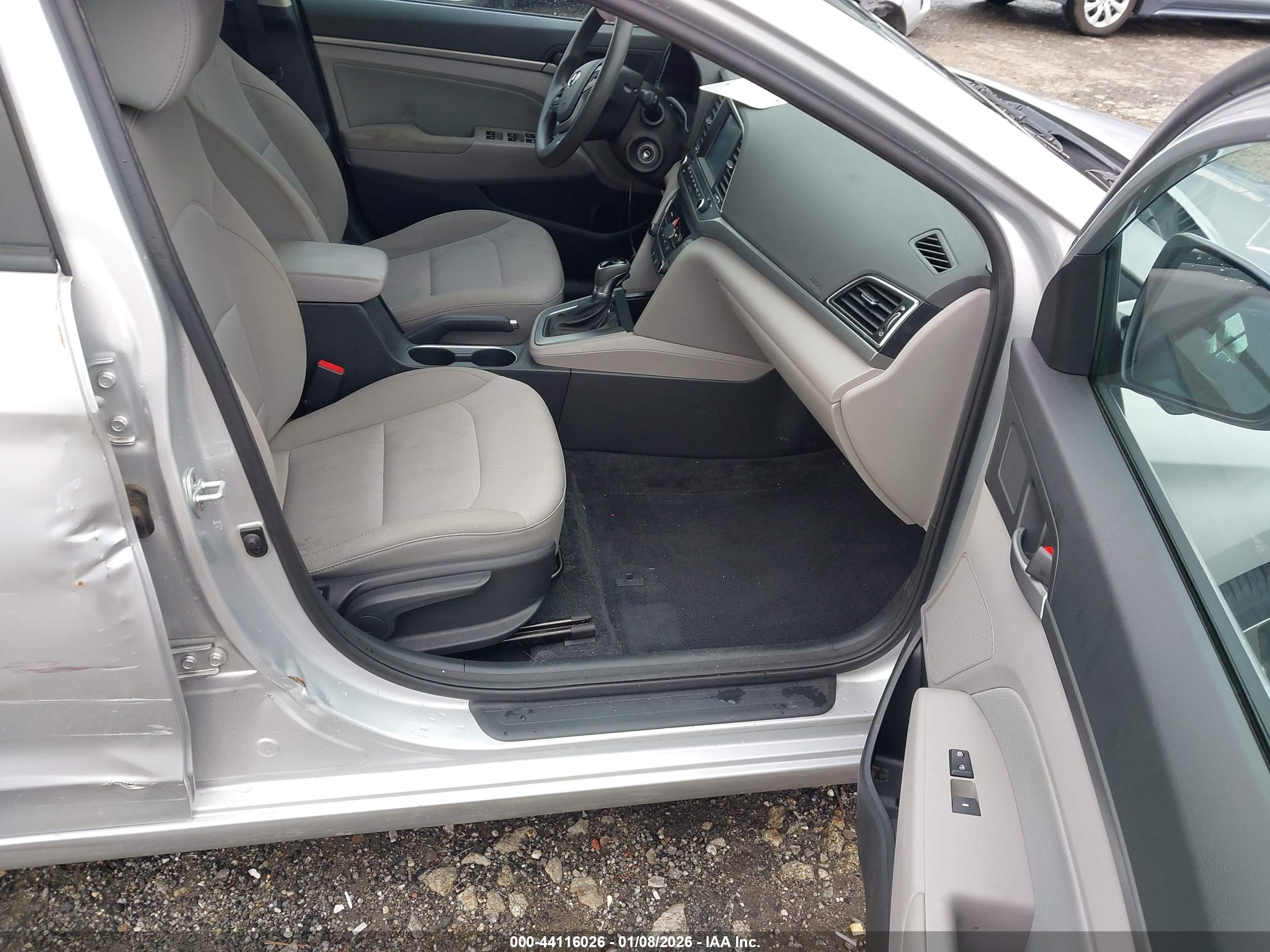 HYUNDAI ELANTRA image 5