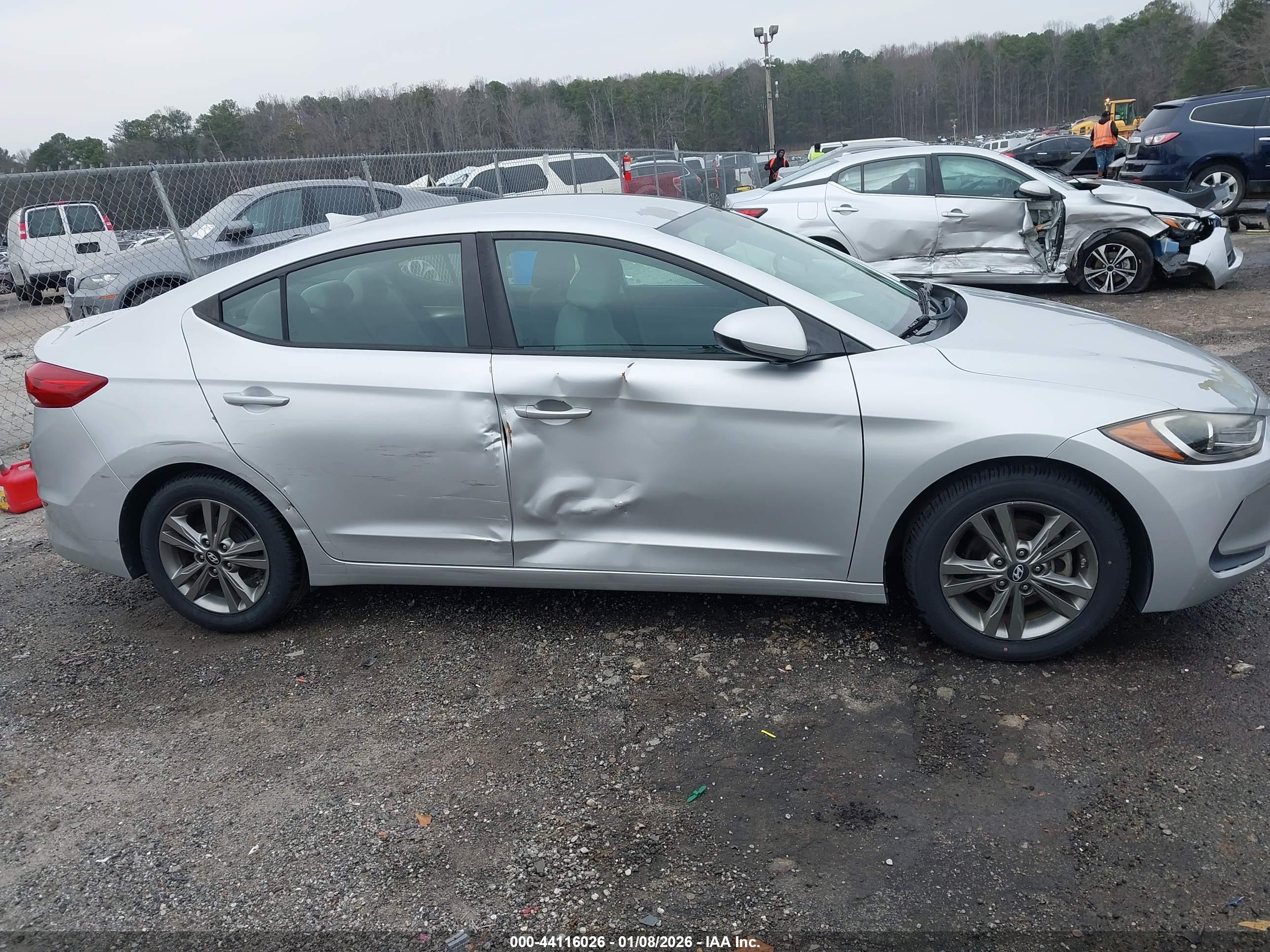 HYUNDAI ELANTRA image 6