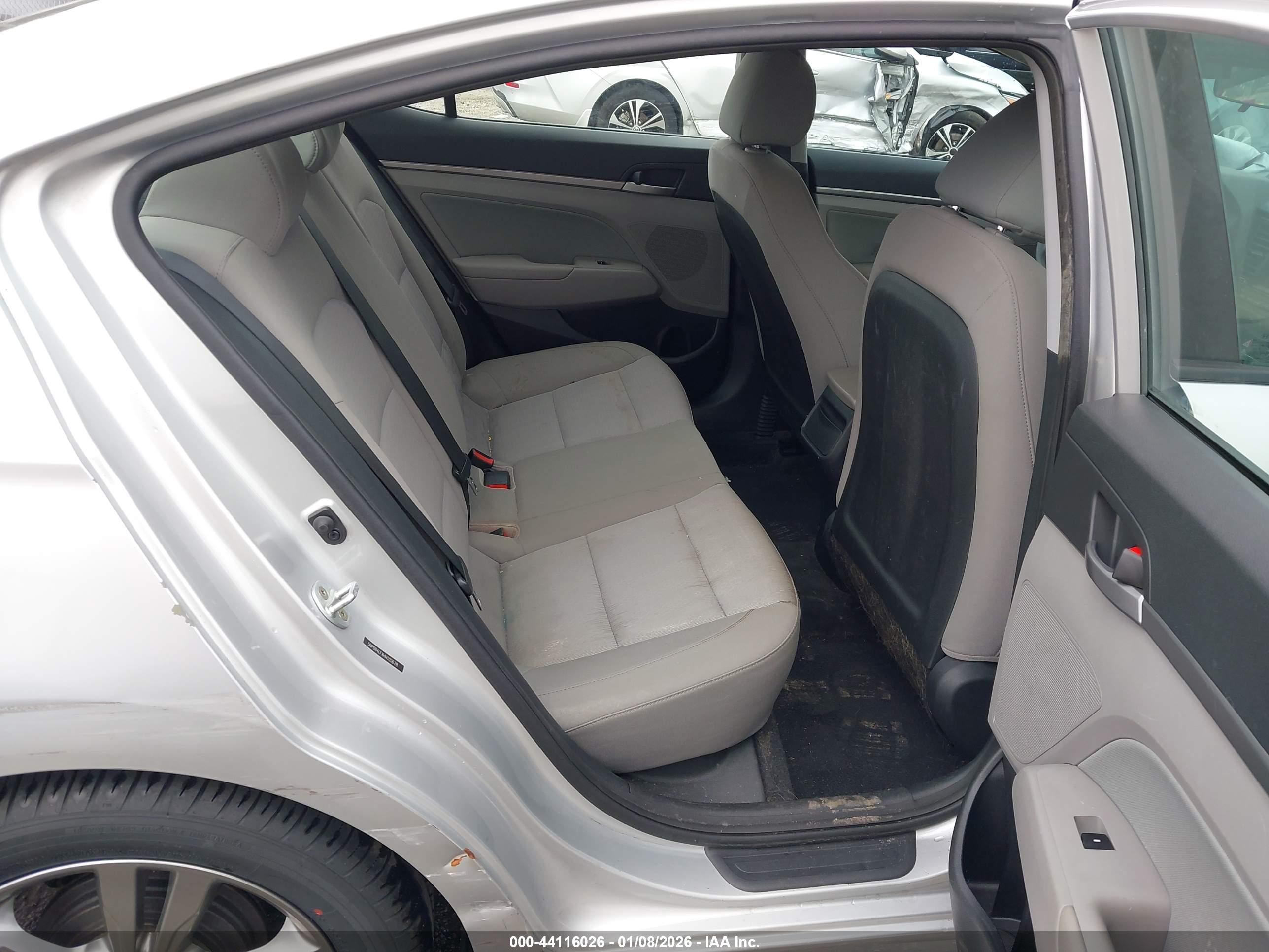 HYUNDAI ELANTRA image 8