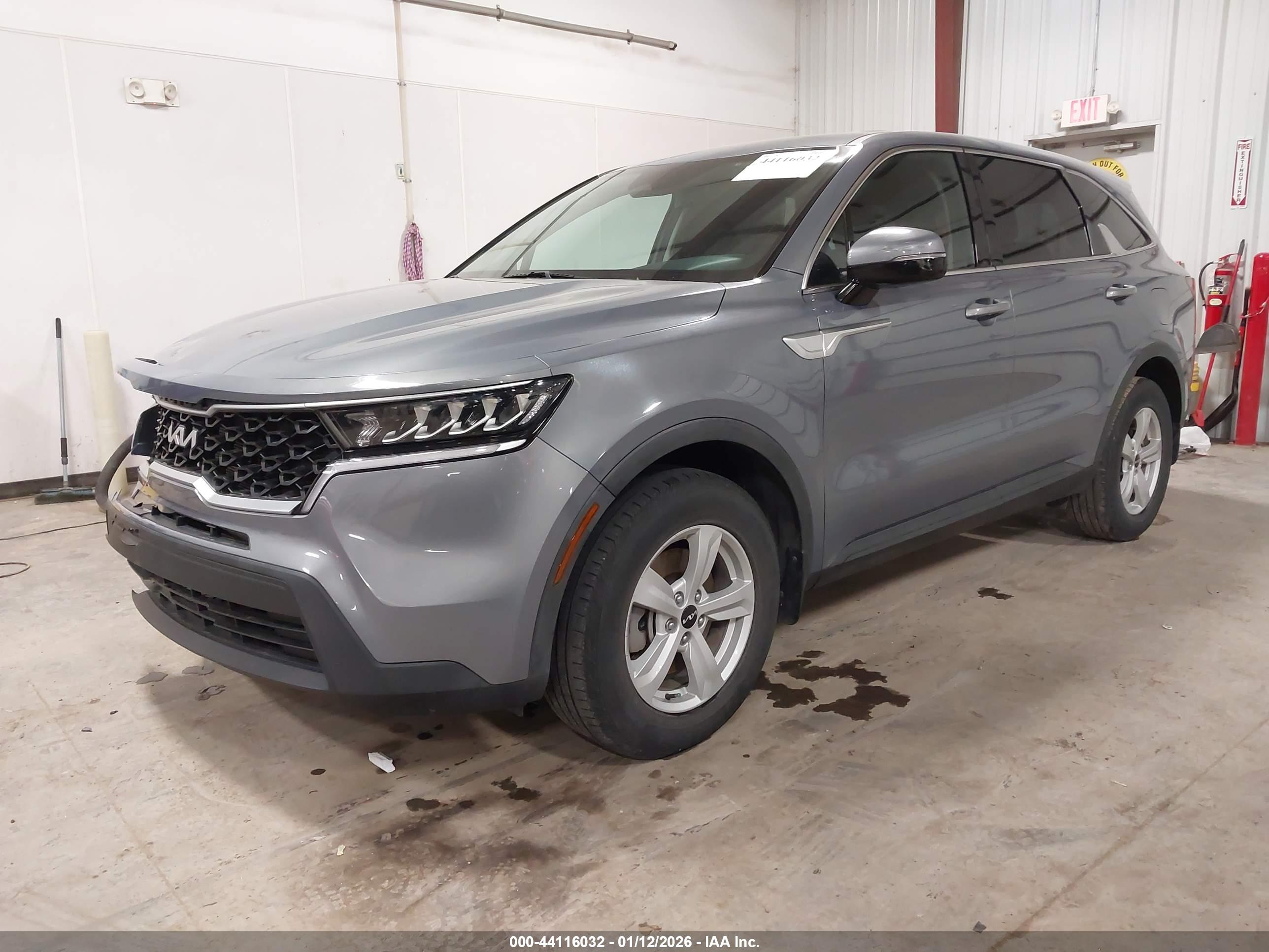 KIA SORENTO image 2