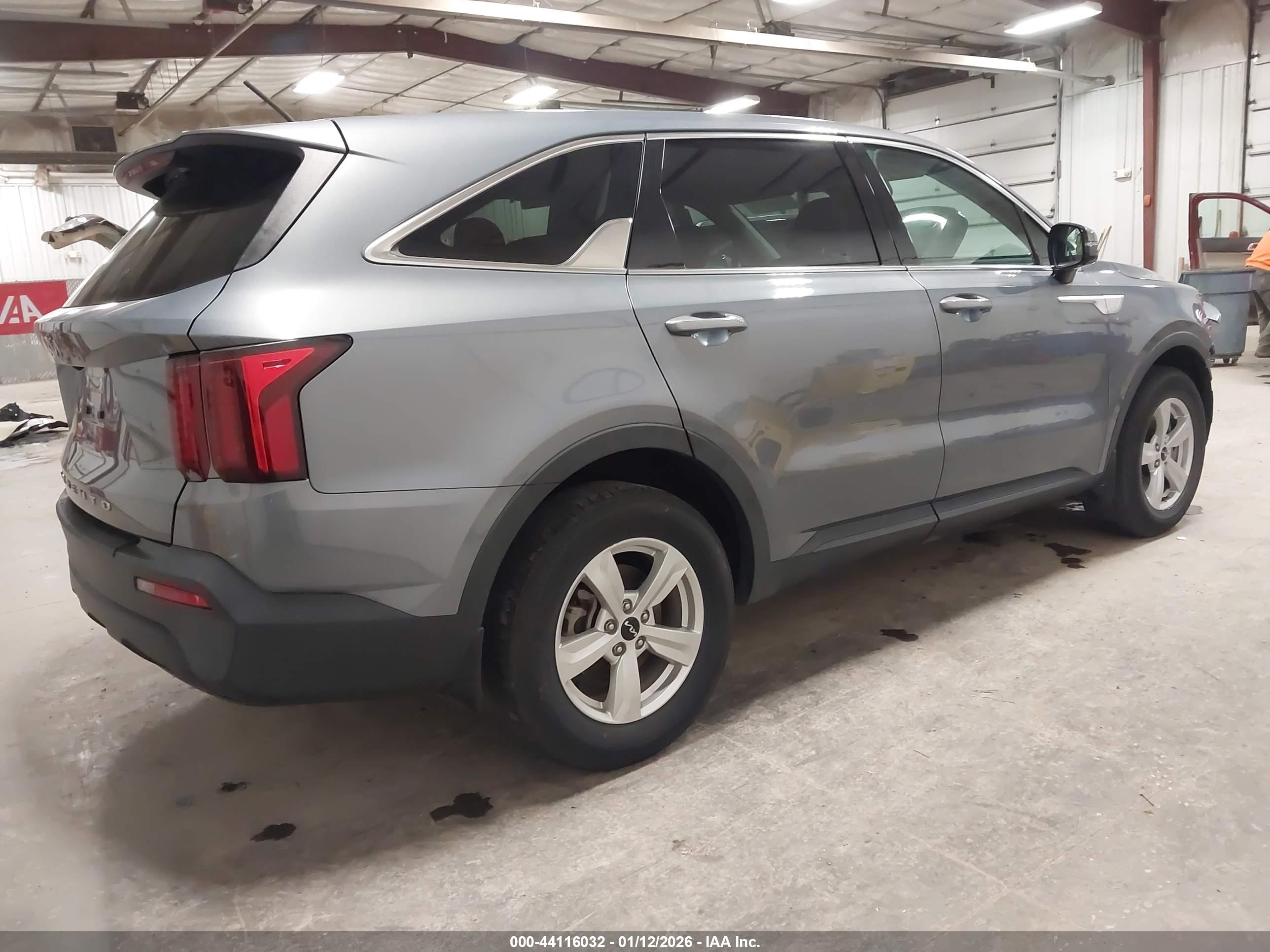 KIA SORENTO image 4