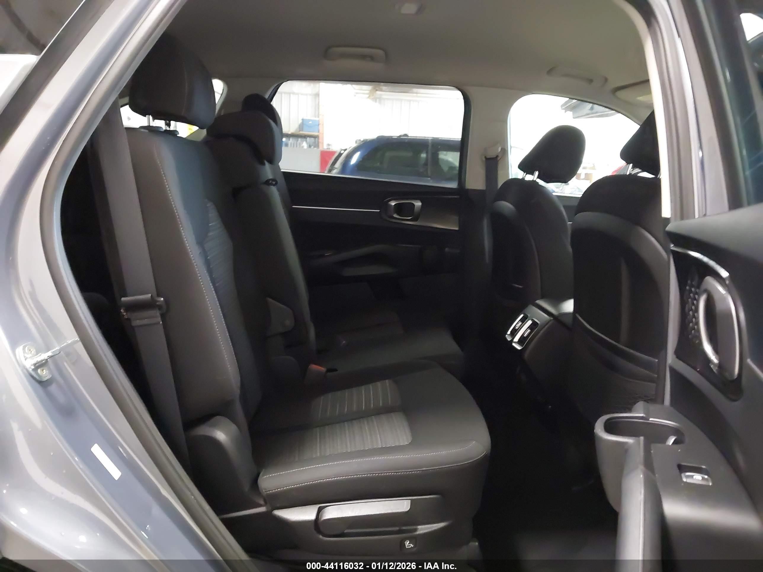 KIA SORENTO image 8
