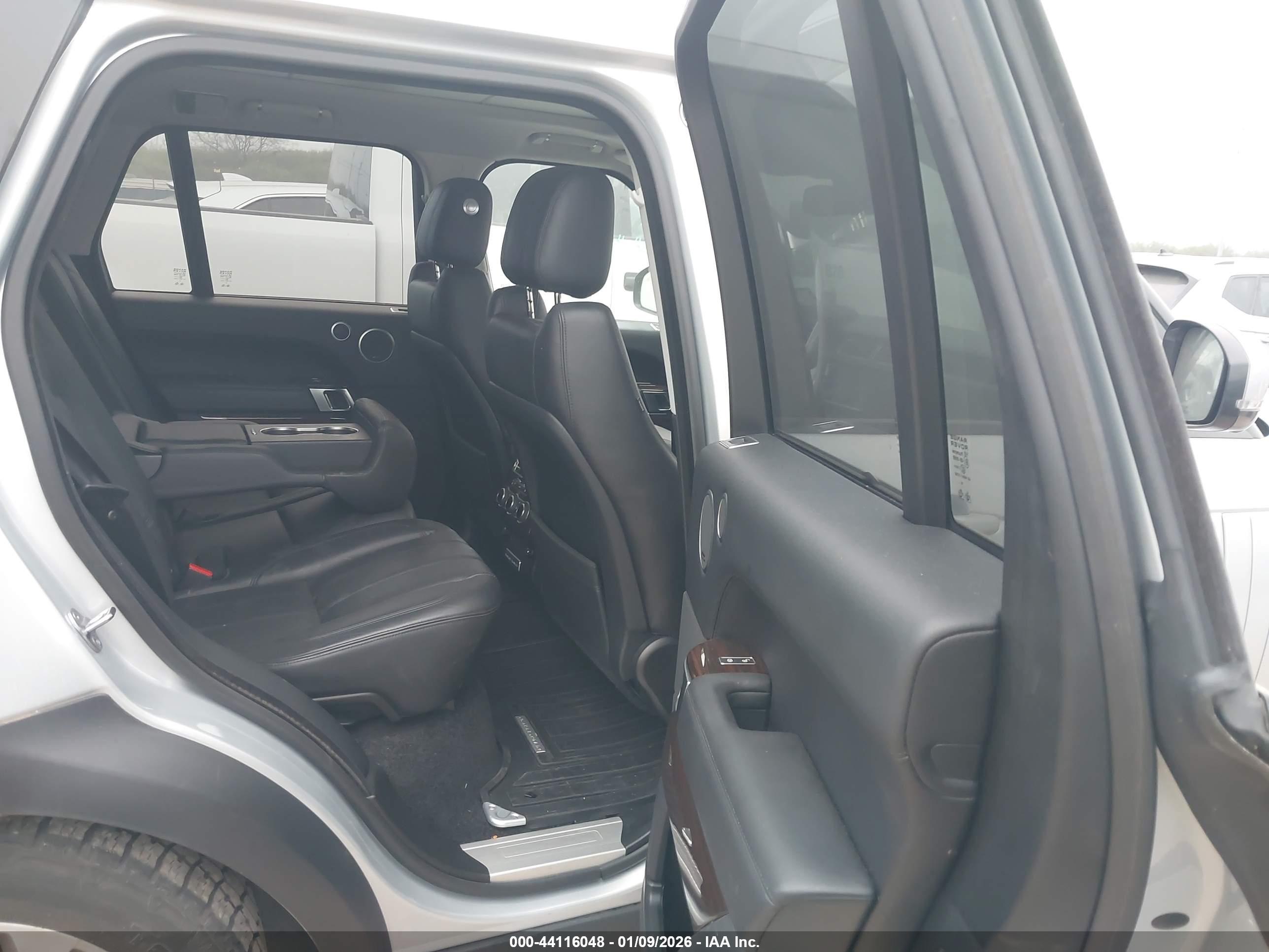 LAND ROVER image 8