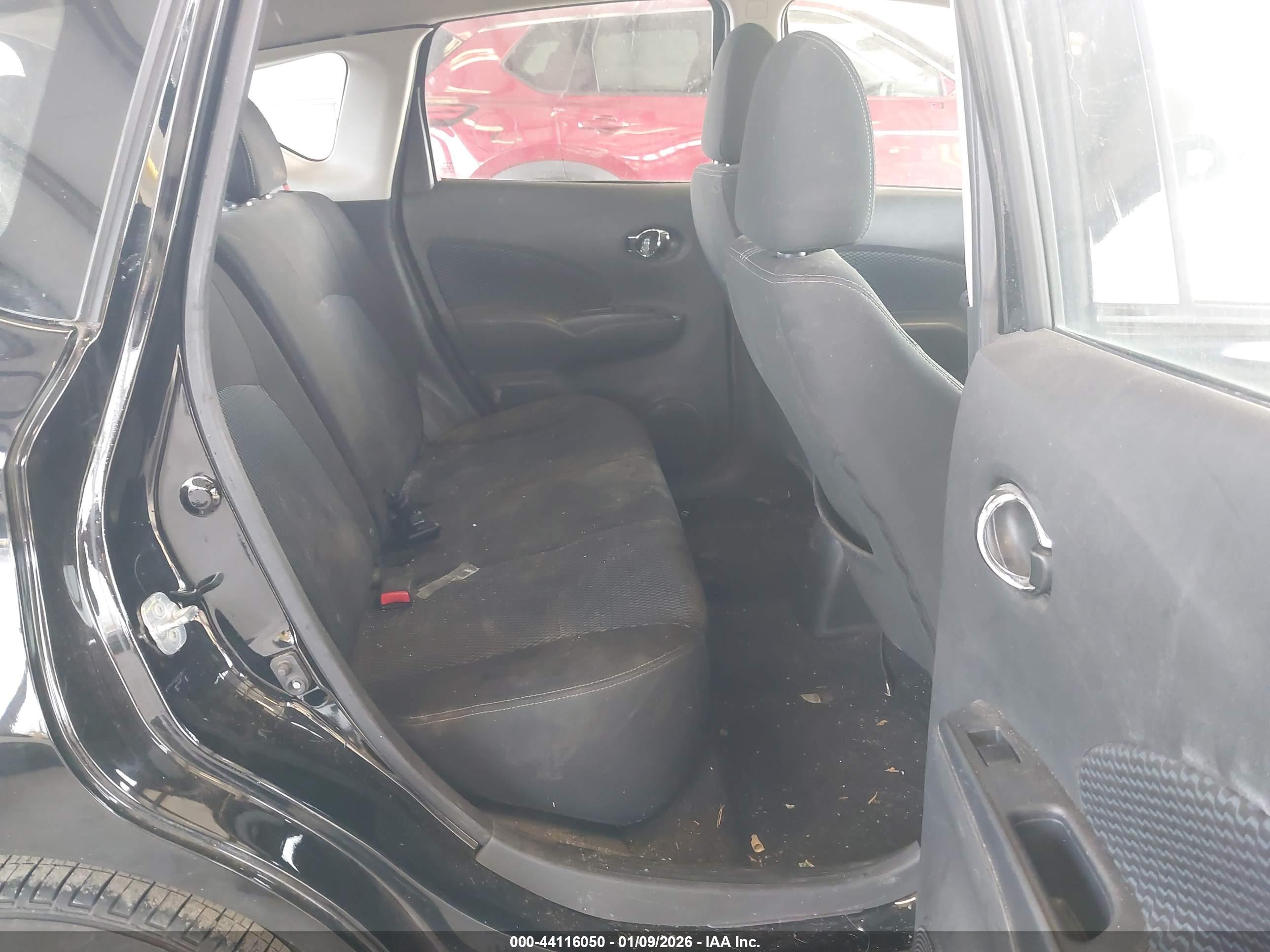 NISSAN VERSA image 8