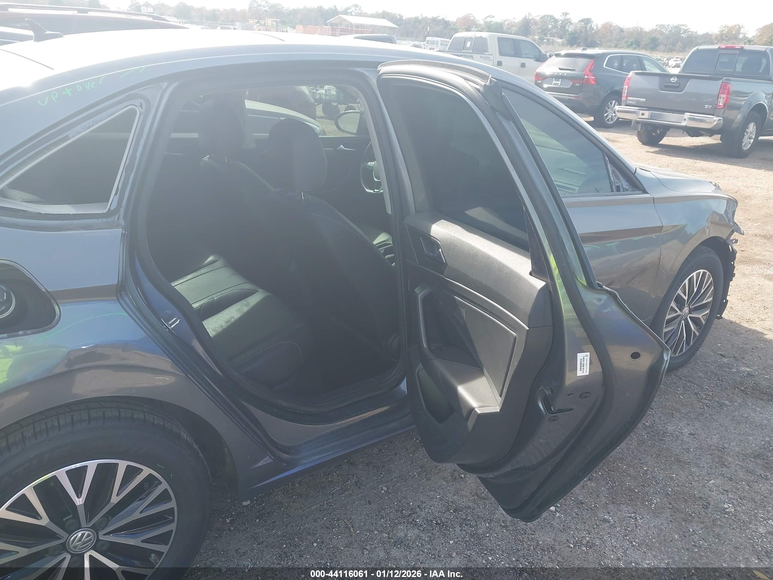 VOLKSWAGEN JETTA image 8