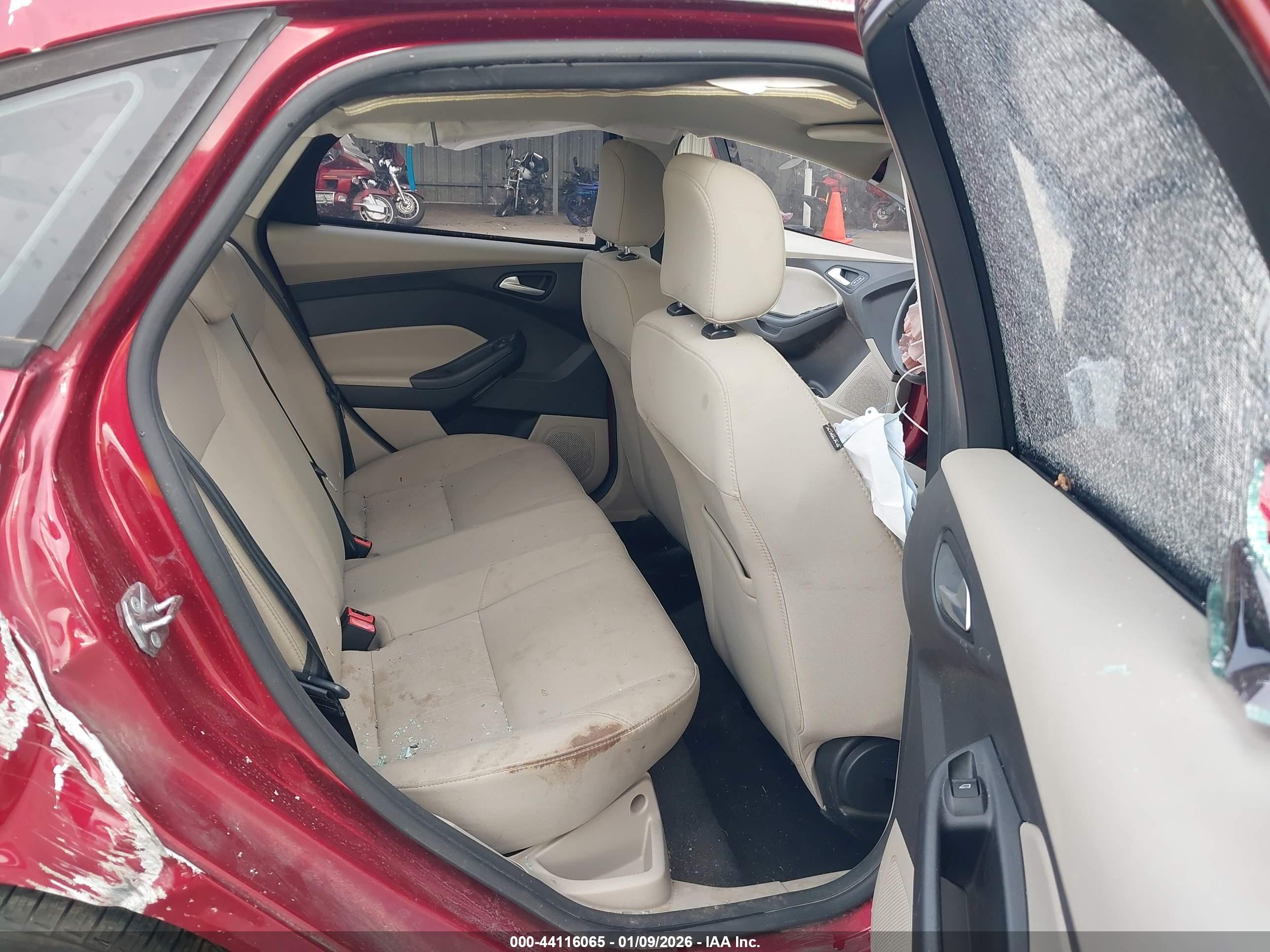 FORD FOCUS image 8