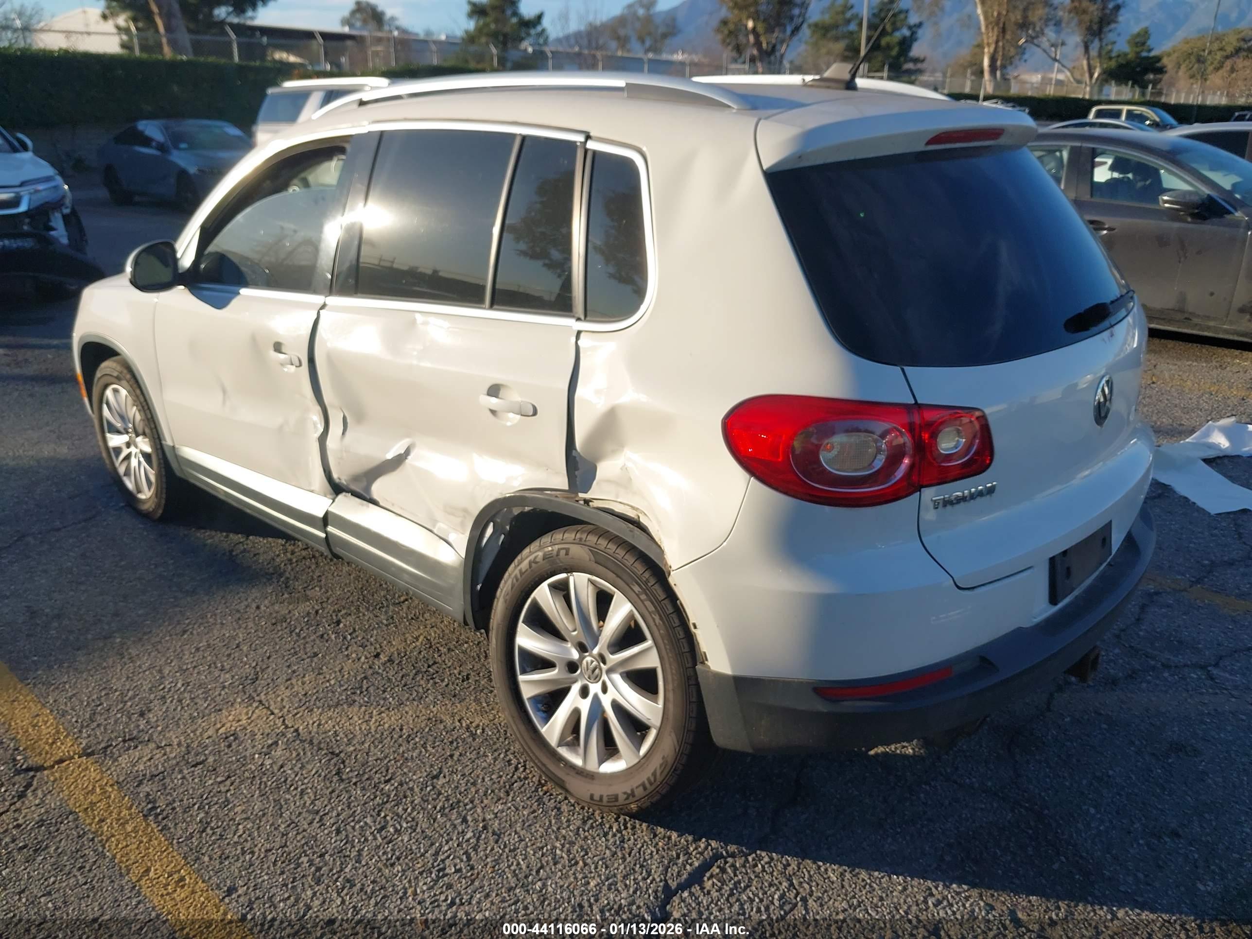 VOLKSWAGEN TIGUAN image 3