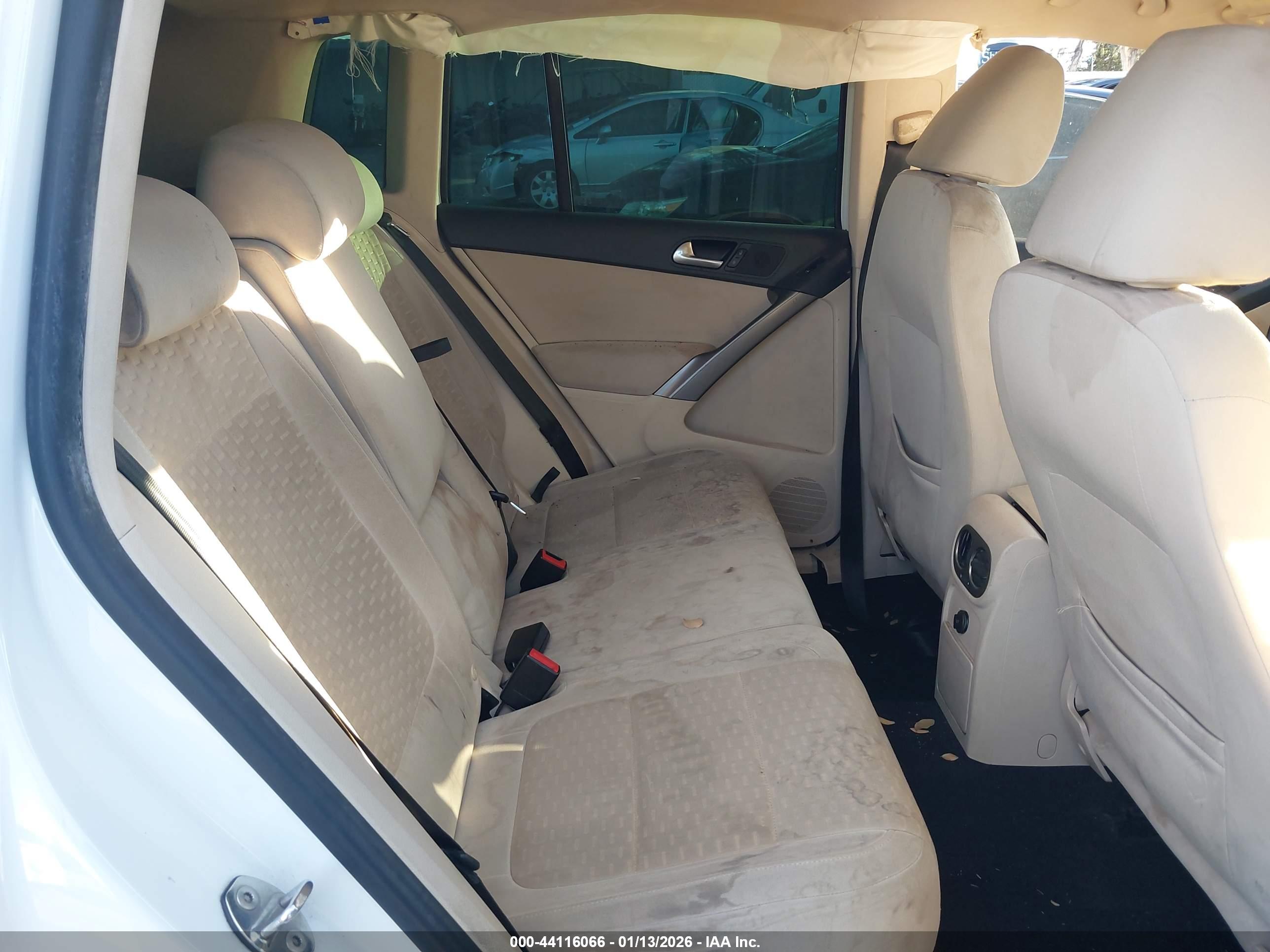 VOLKSWAGEN TIGUAN image 8