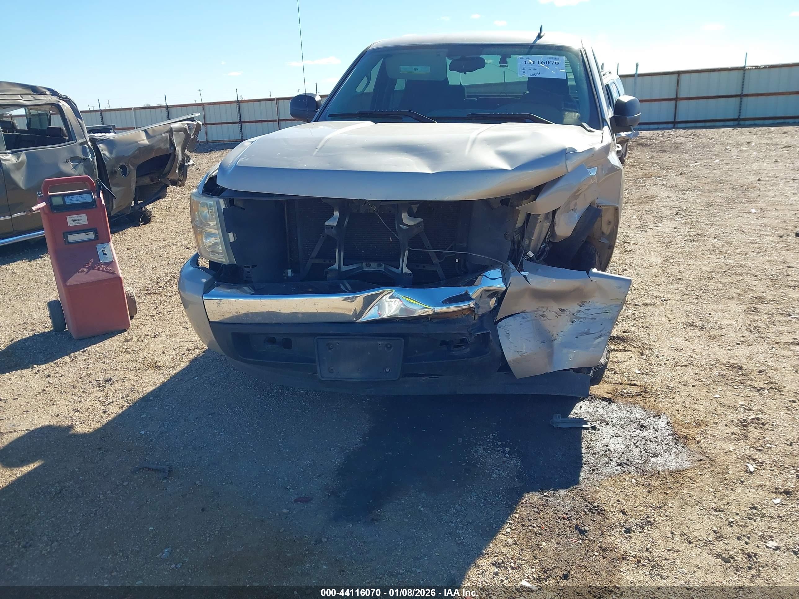 CHEVROLET SILVERADO image 6