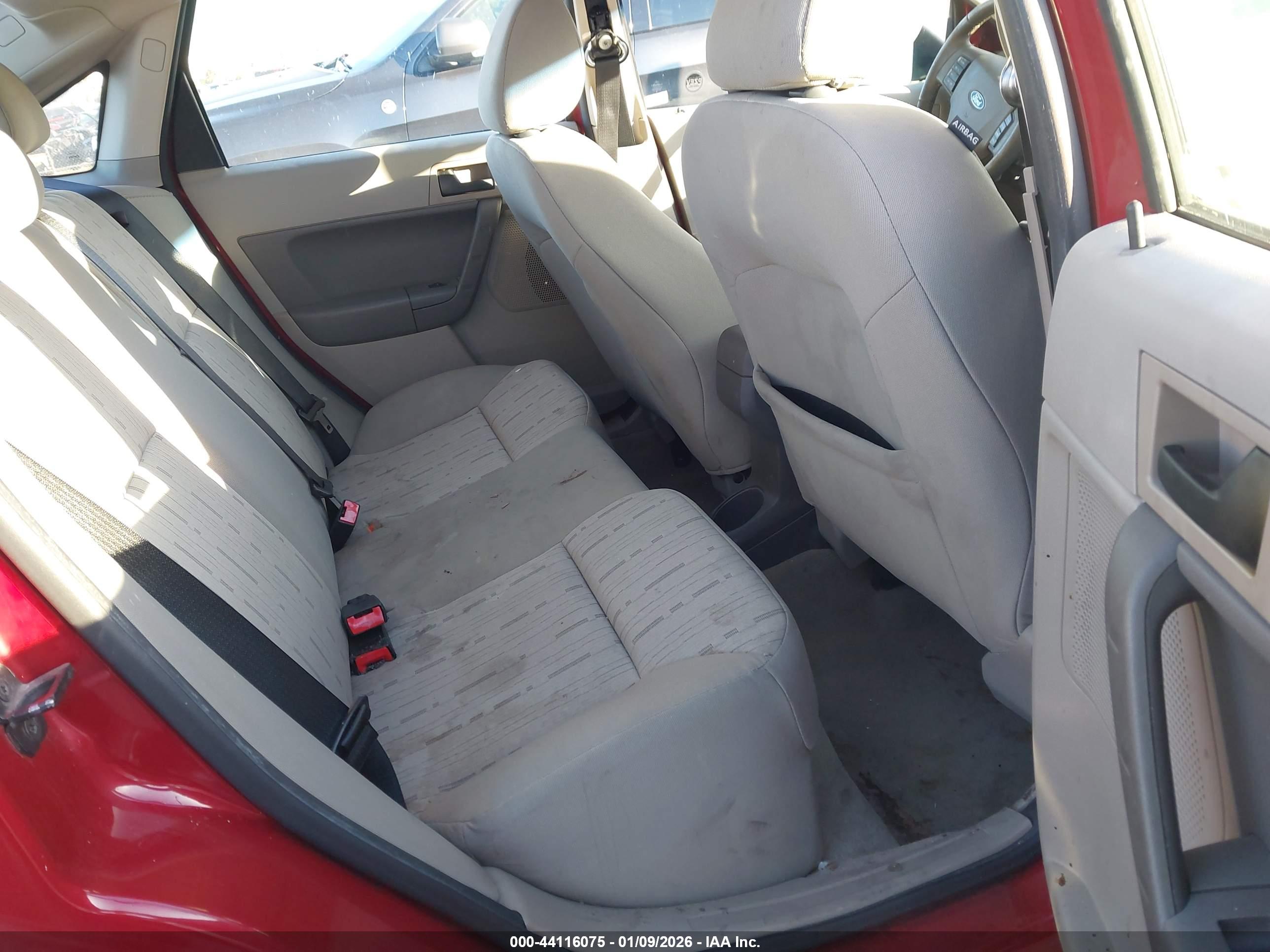 FORD FOCUS image 8