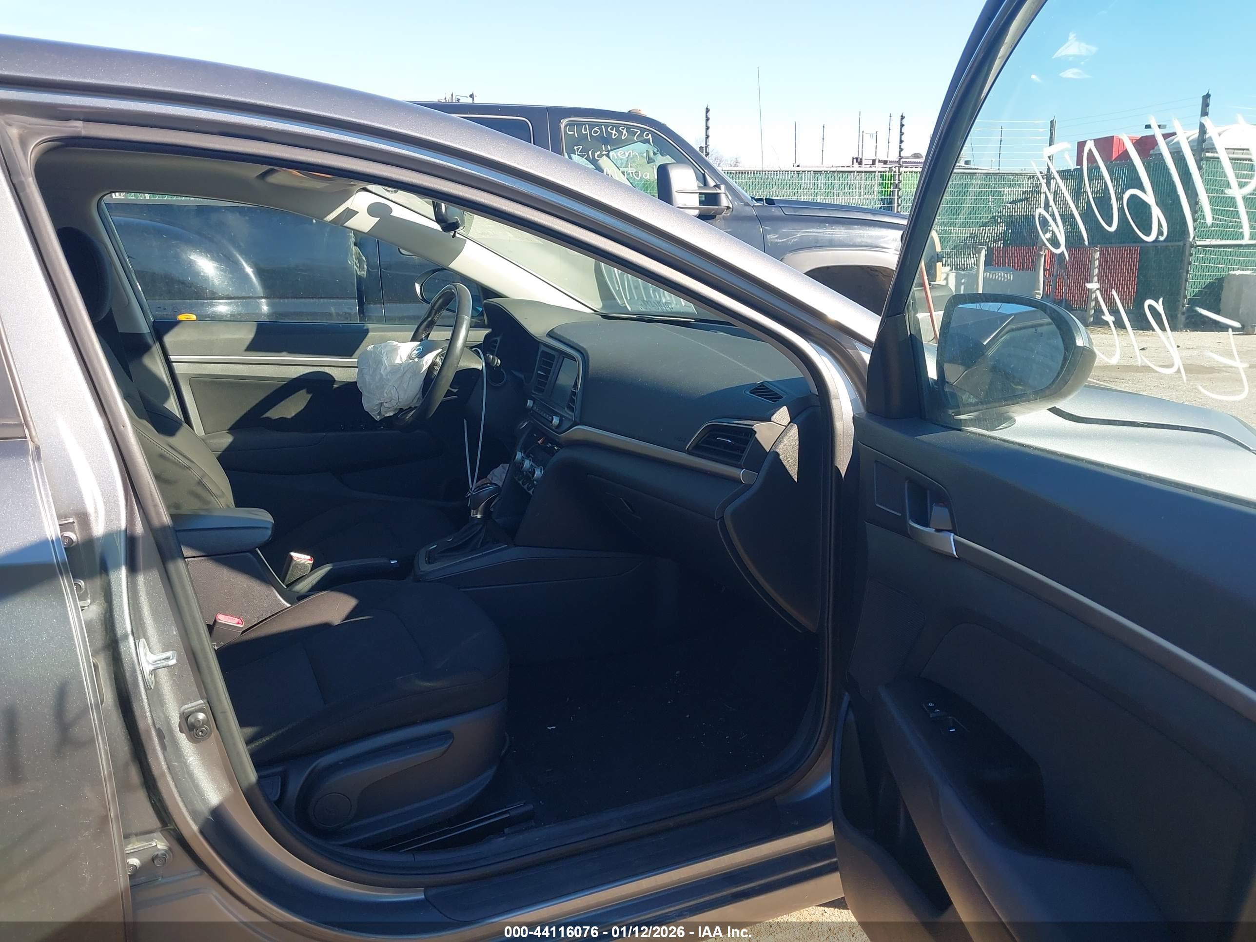 HYUNDAI ELANTRA image 5