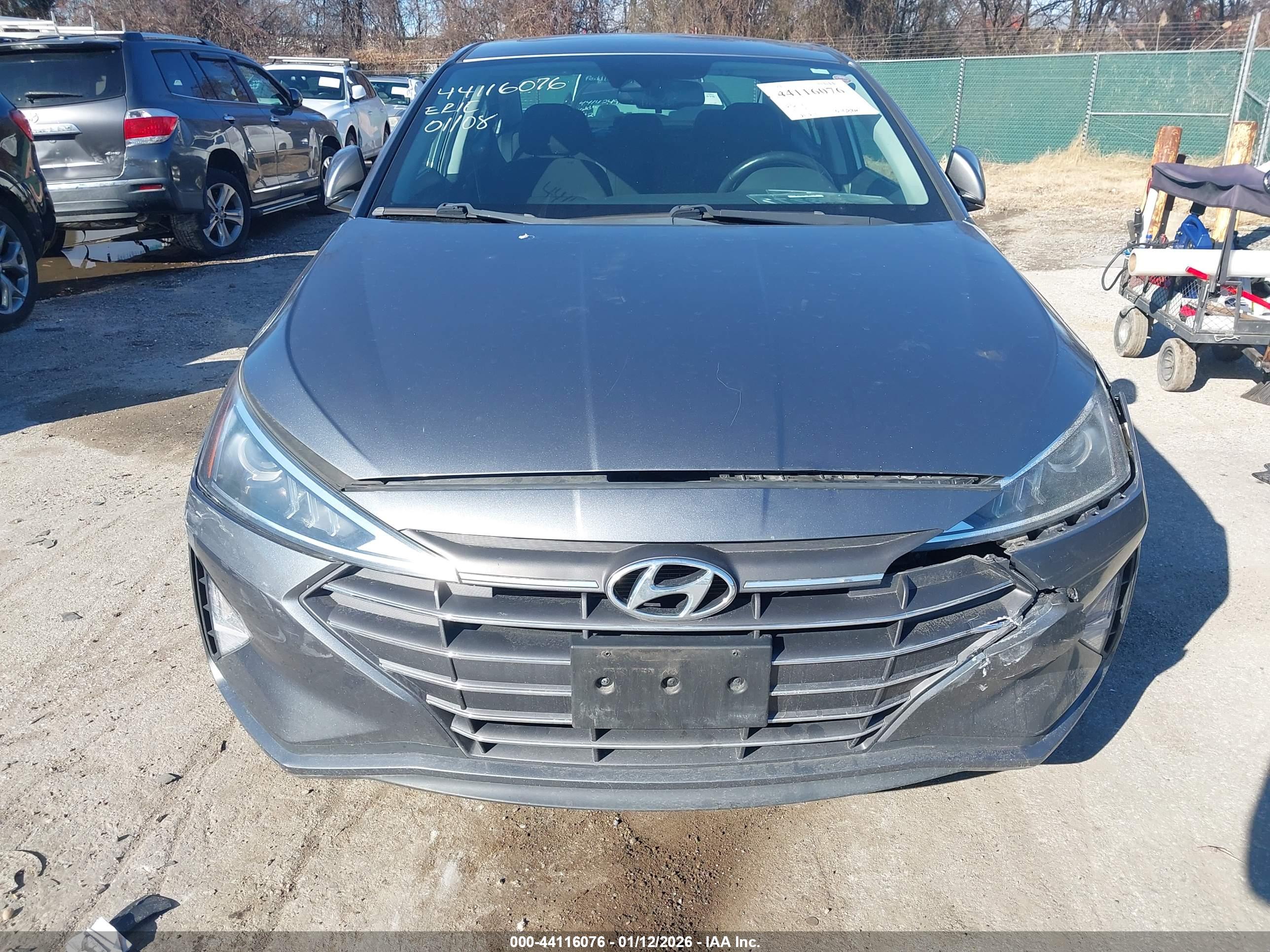 HYUNDAI ELANTRA image 6