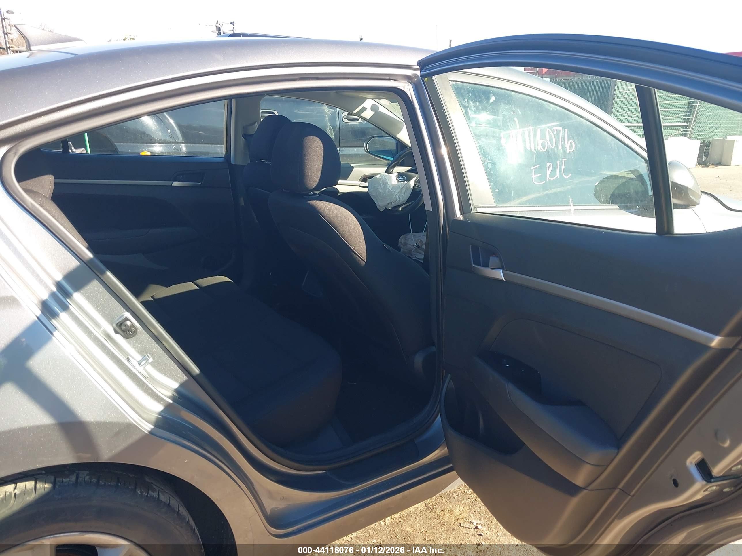HYUNDAI ELANTRA image 8