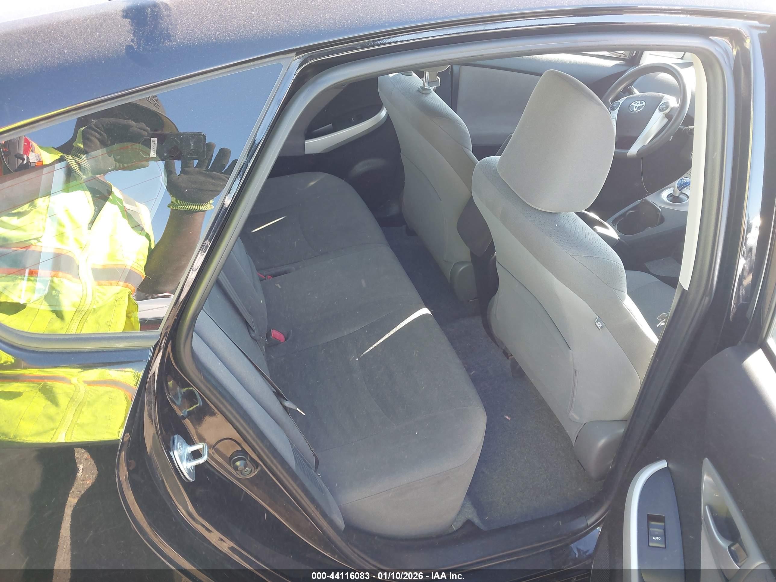 TOYOTA PRIUS image 8