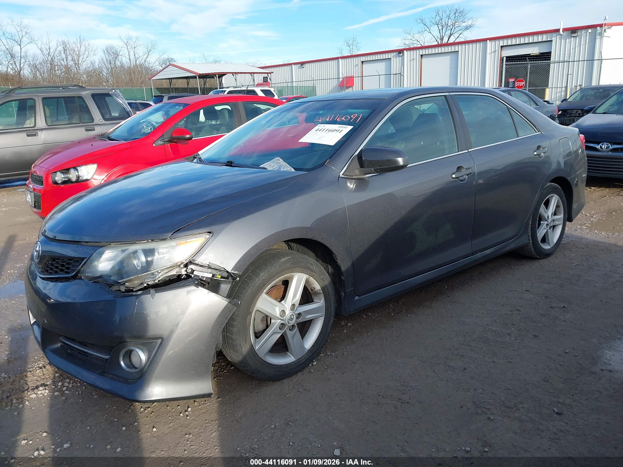 TOYOTA CAMRY image 2