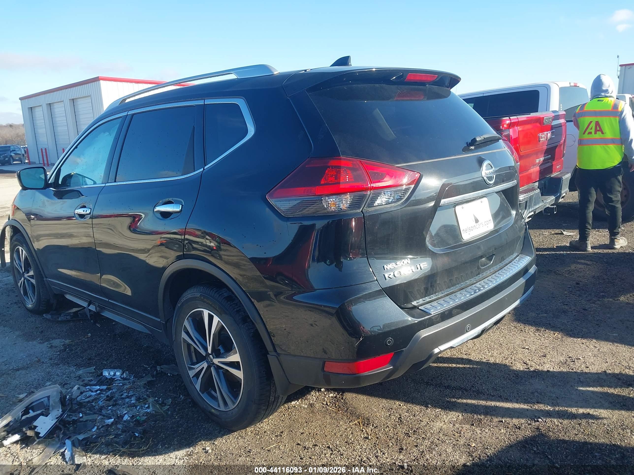 NISSAN ROGUE image 3